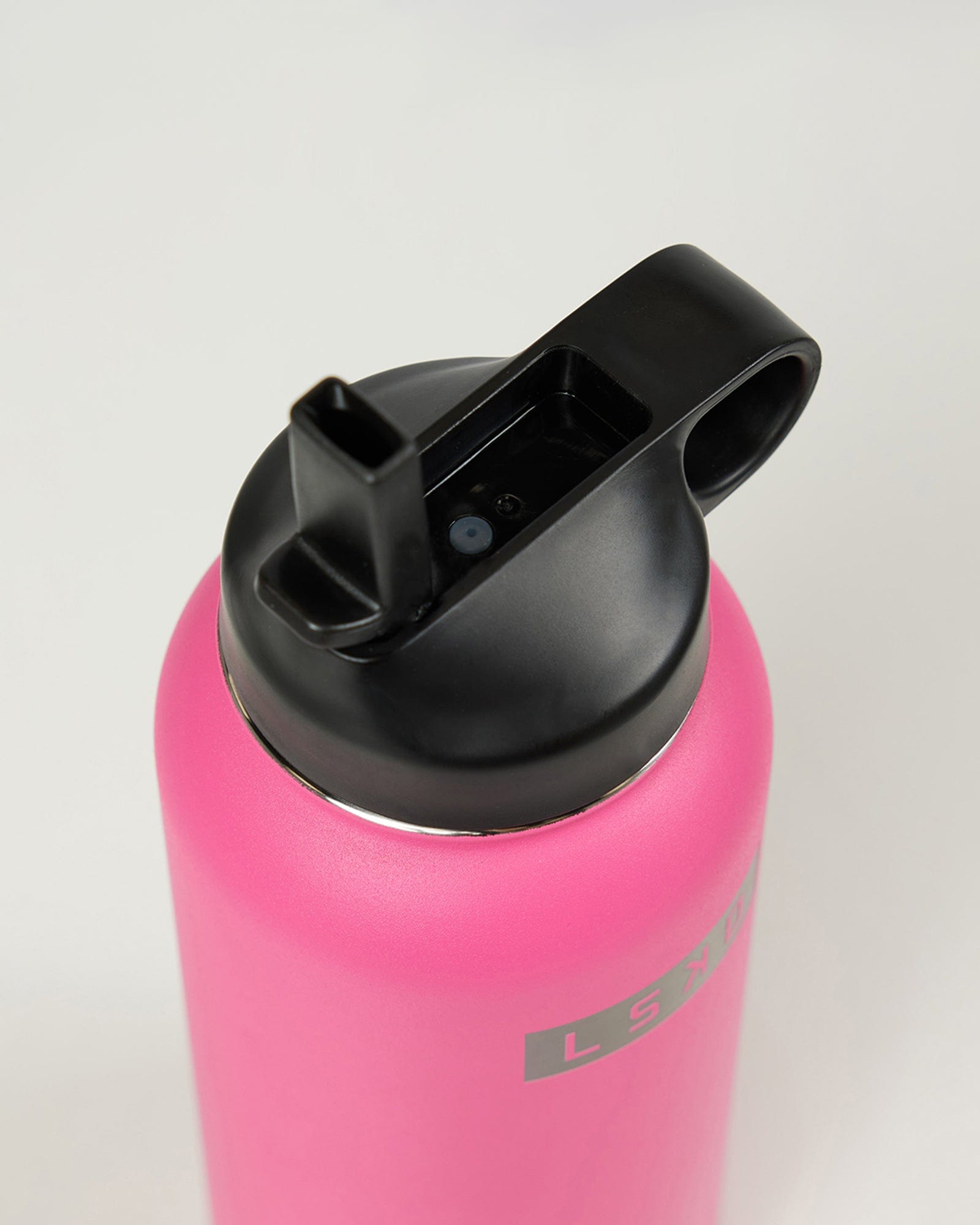 Model wearing Hydrosphere 32oz Insulated Metal Bottle - Flamingo