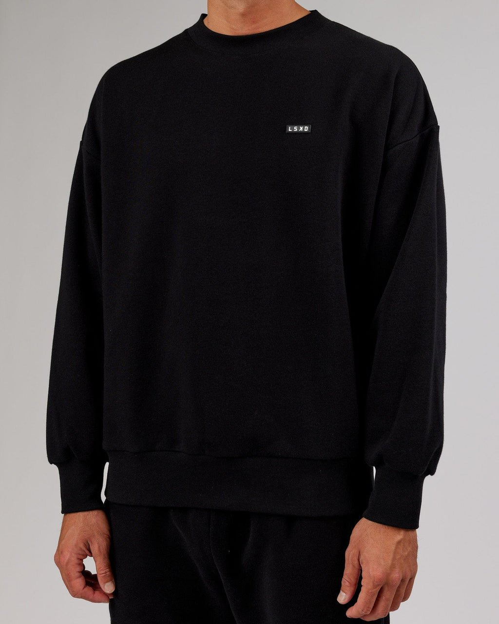 Model wearing Iconic Sweater Oversize - Black