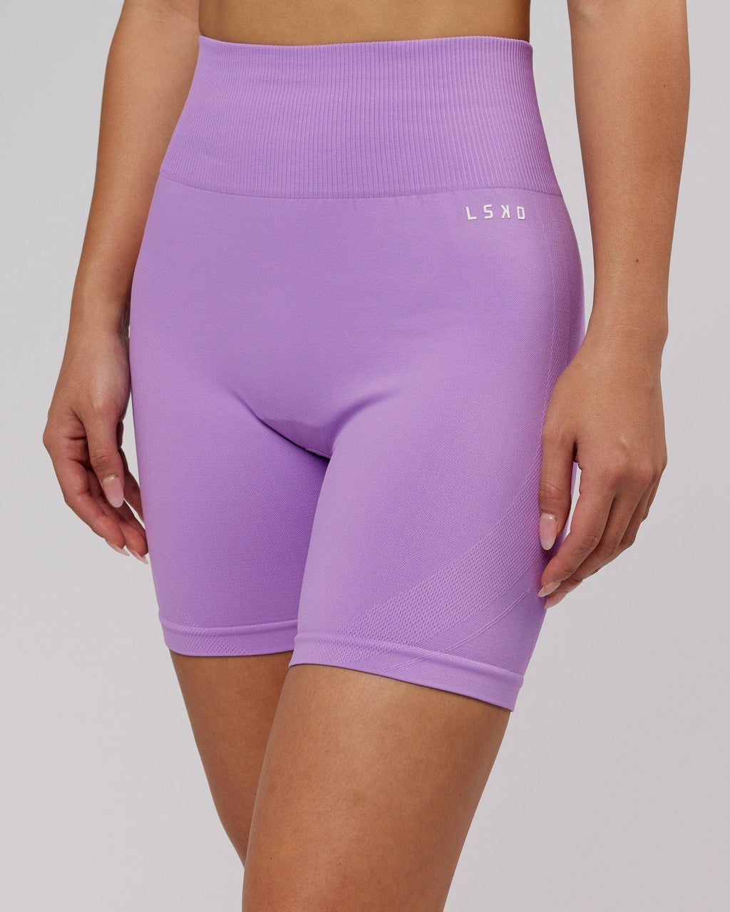 Model wearing Limitless Seamless Mid Short - Lilac