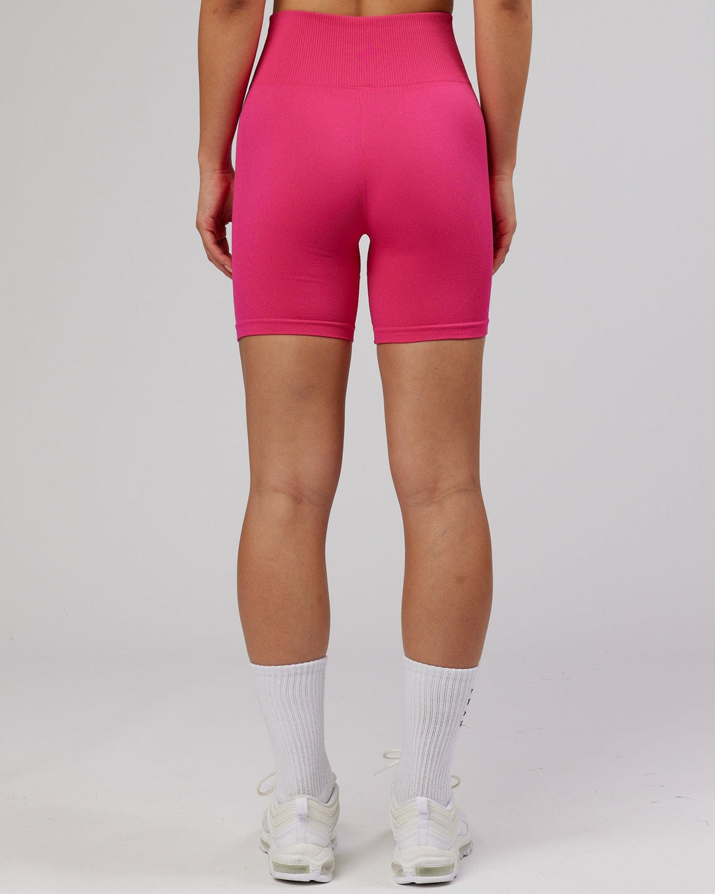 Model wearing Limitless Seamless Mid Short - Magenta