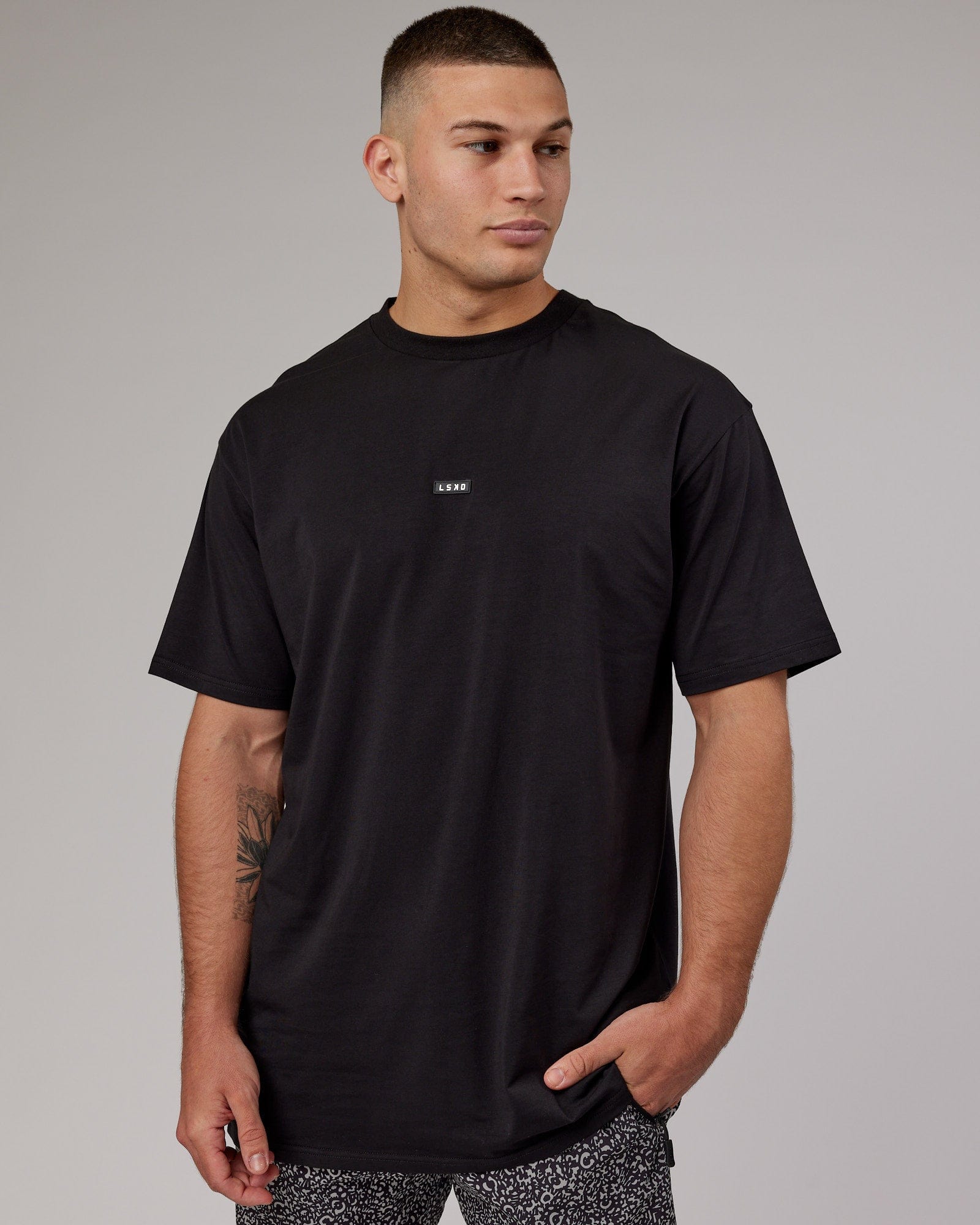 Model wearing Fundamental FLXCotton Tee Longline Oversize - Black