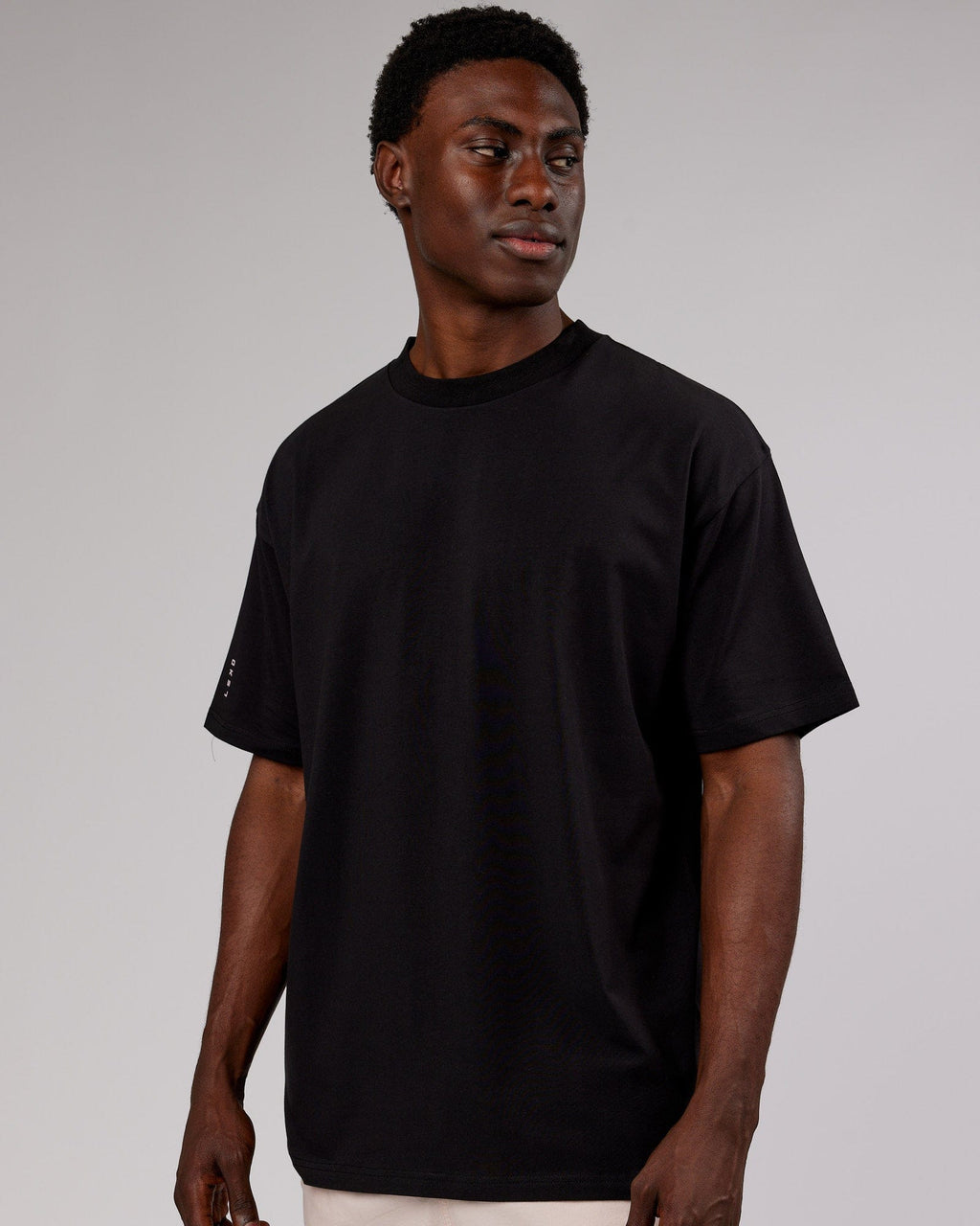 Model wearing LTRD FLXCotton Tee Oversize - Black-Pink