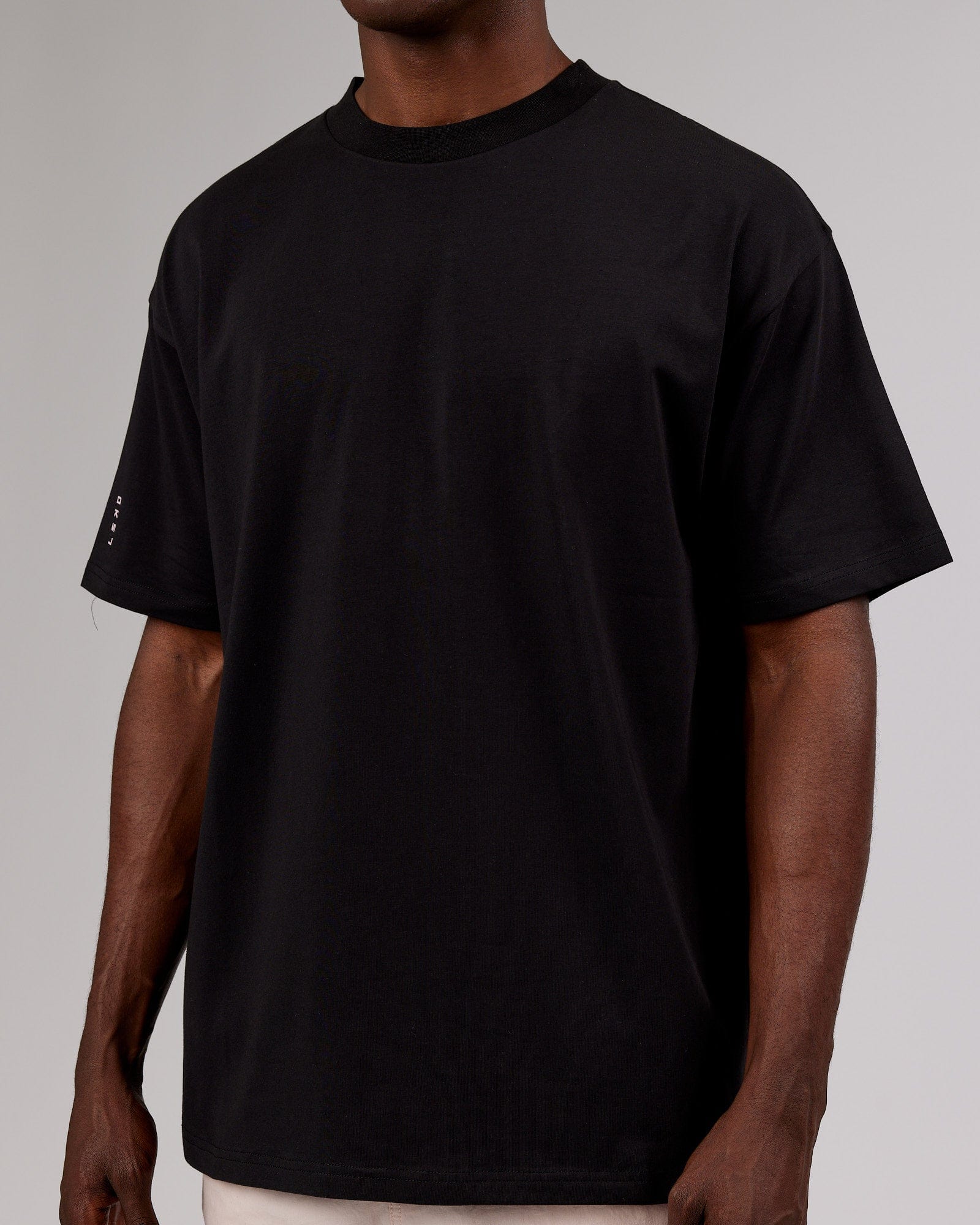 Model wearing LTRD FLXCotton Tee Oversize - Black-Pink