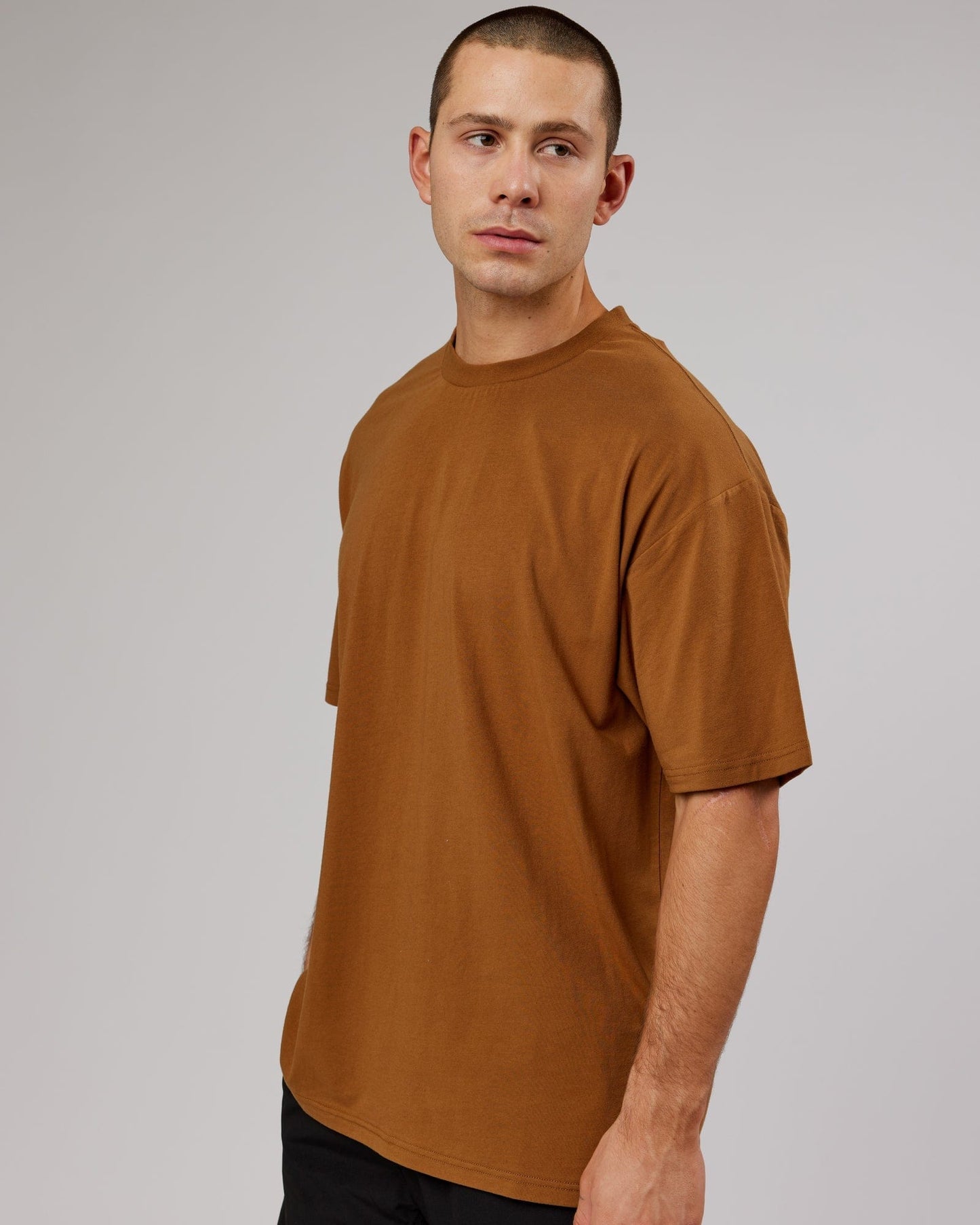 Model wearing LTRD FLXCotton Tee Oversize - Camel