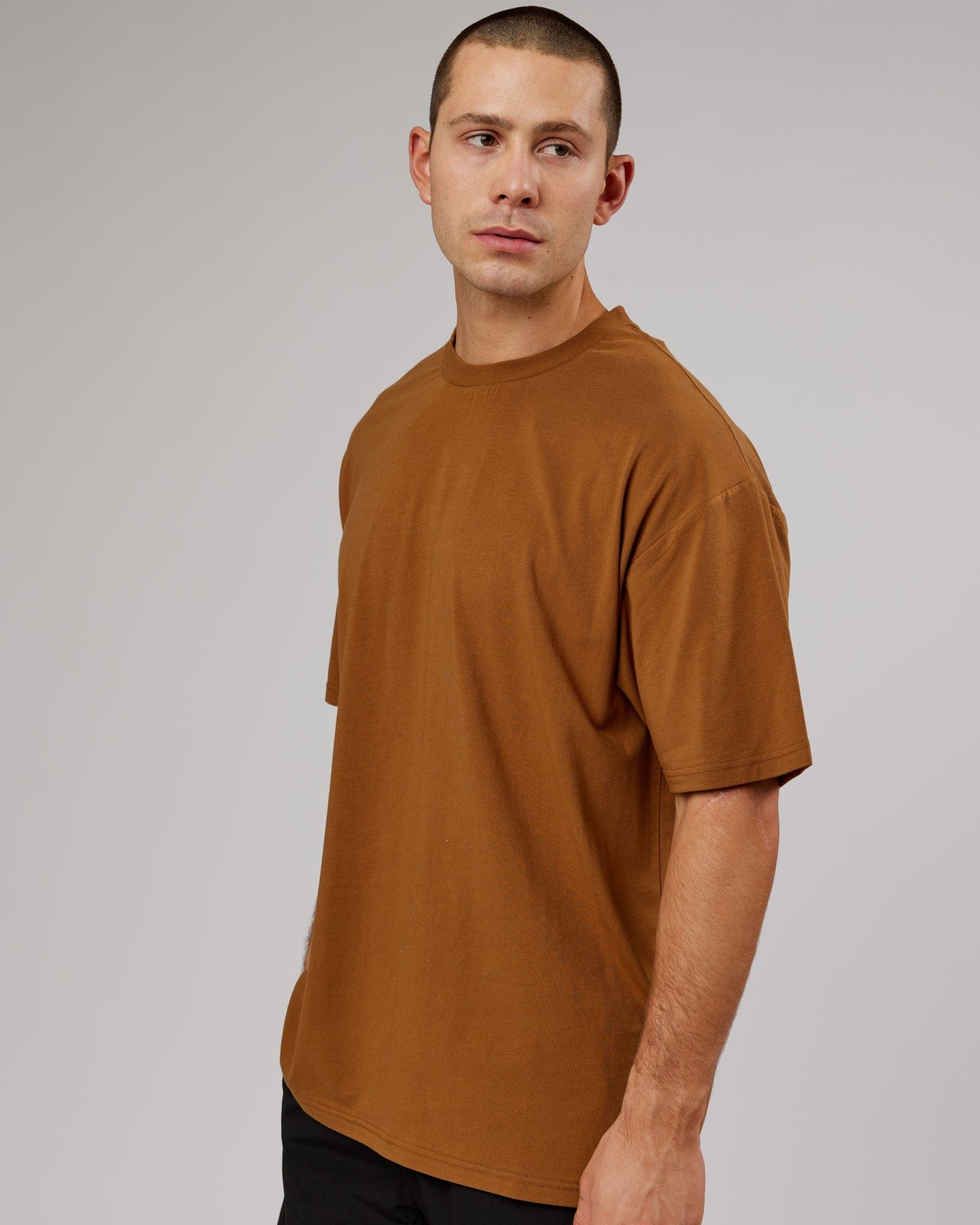 Model wearing LTRD FLXCotton Tee Oversize - Camel