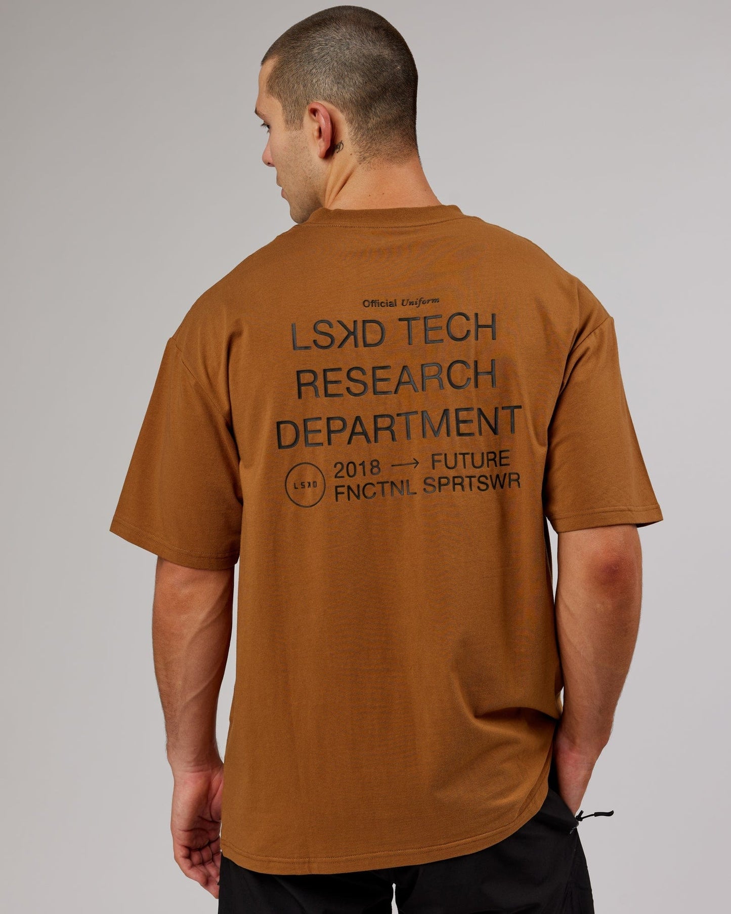 Model wearing LTRD FLXCotton Tee Oversize - Camel