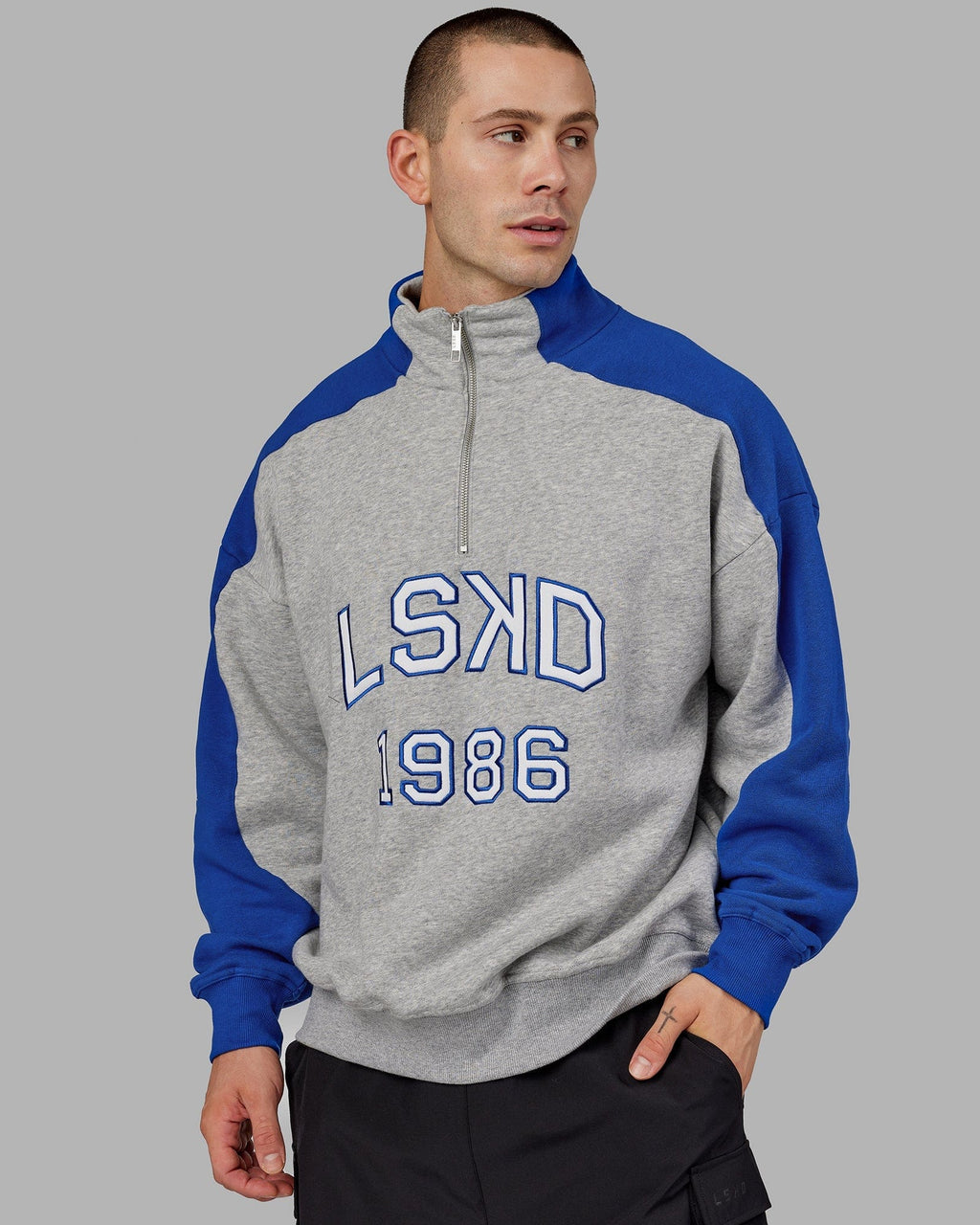 Model wearing Alumni 1/4 Zip Sweater Oversize - Grey-Blue