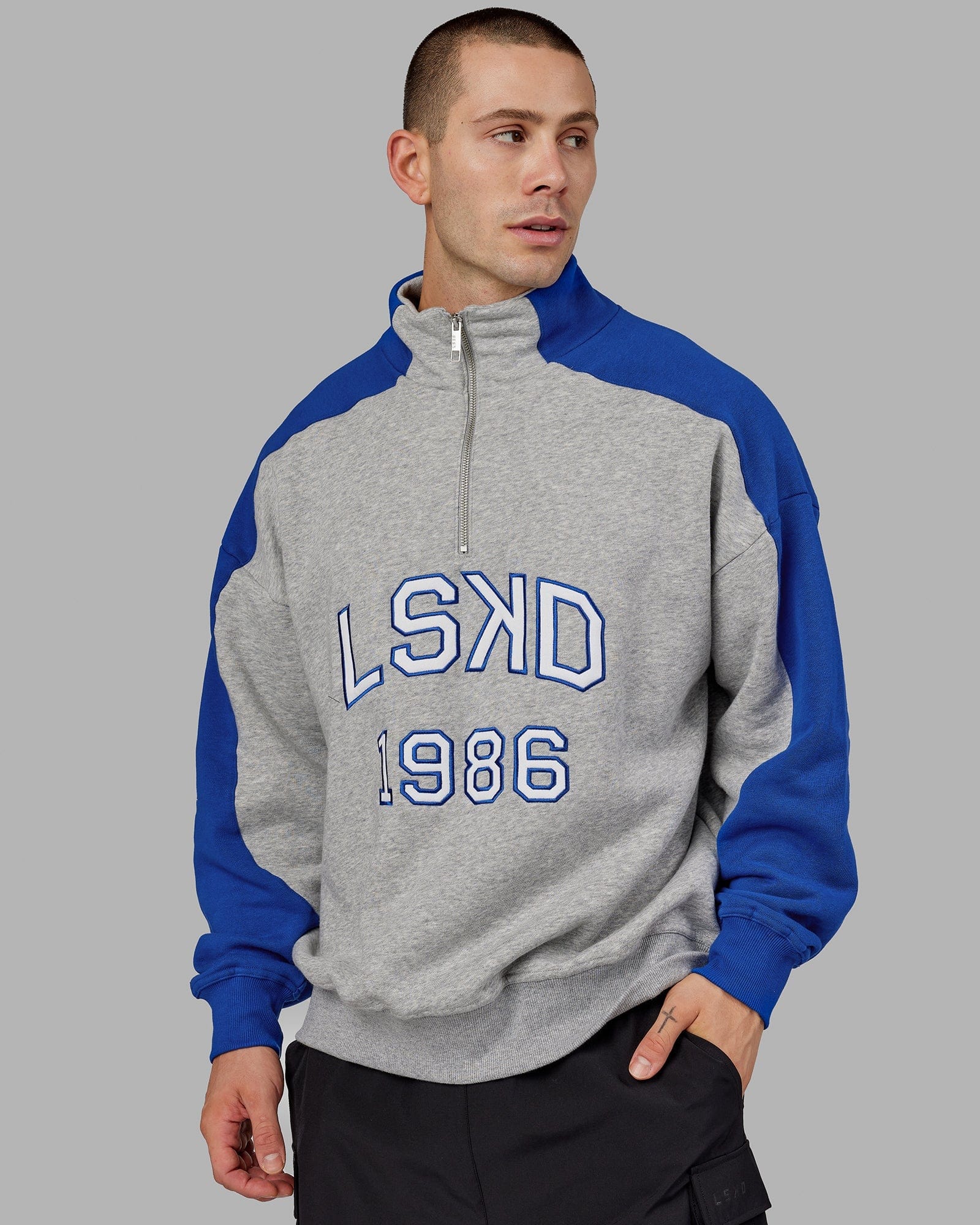 Model wearing Alumni 1/4 Zip Sweater Oversize - Grey-Blue