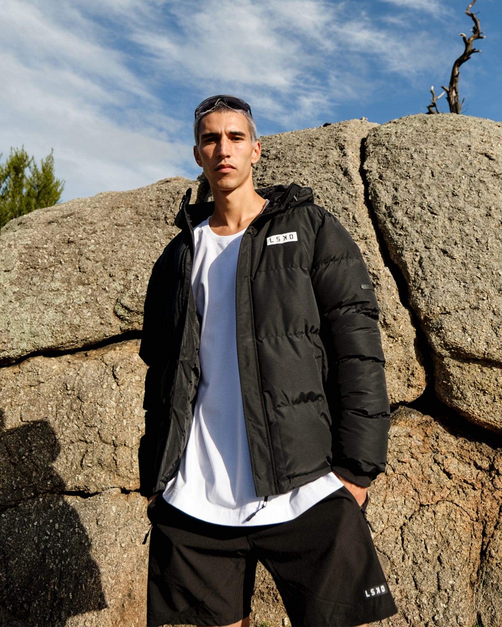 Model wearing Roasted Puffer Jacket Oversize 22 - Black