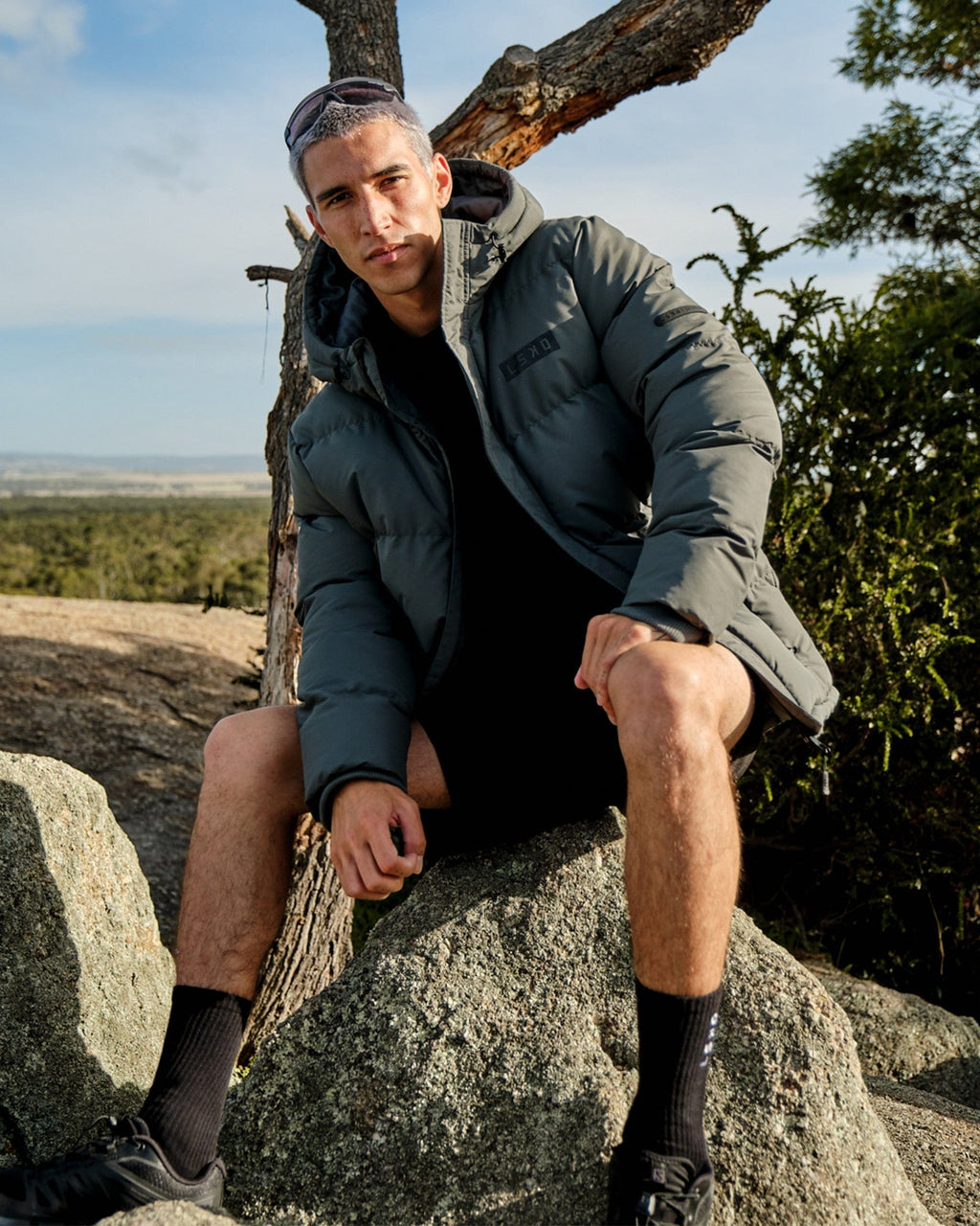 Model wearing Roasted Puffer Jacket Oversize 22 - Carbon Green