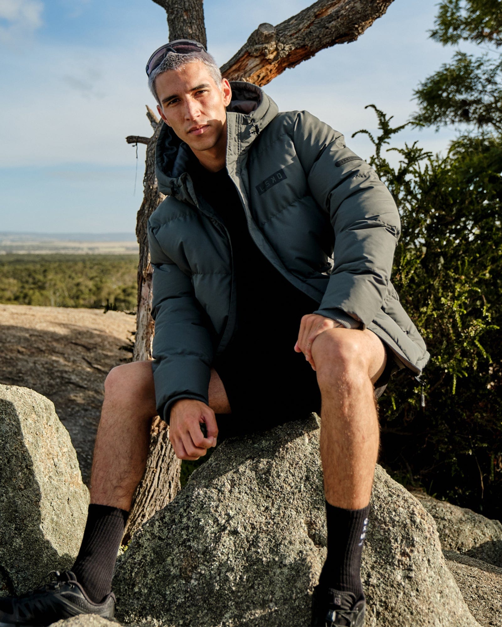 Model wearing Roasted Puffer Jacket Oversize 22 - Carbon Green