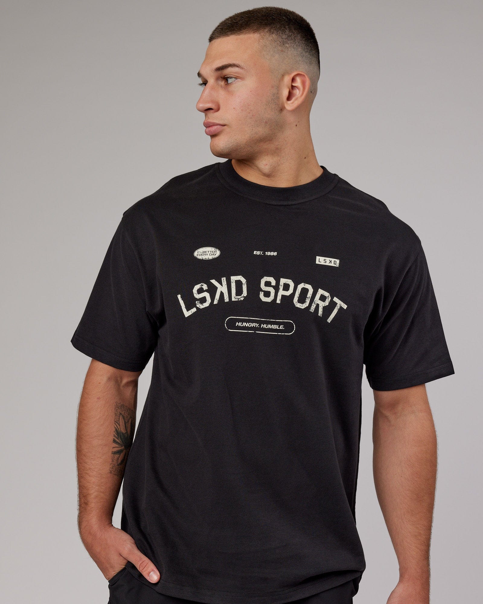 Model wearing Free Throw Heavyweight Tee Oversize - Black