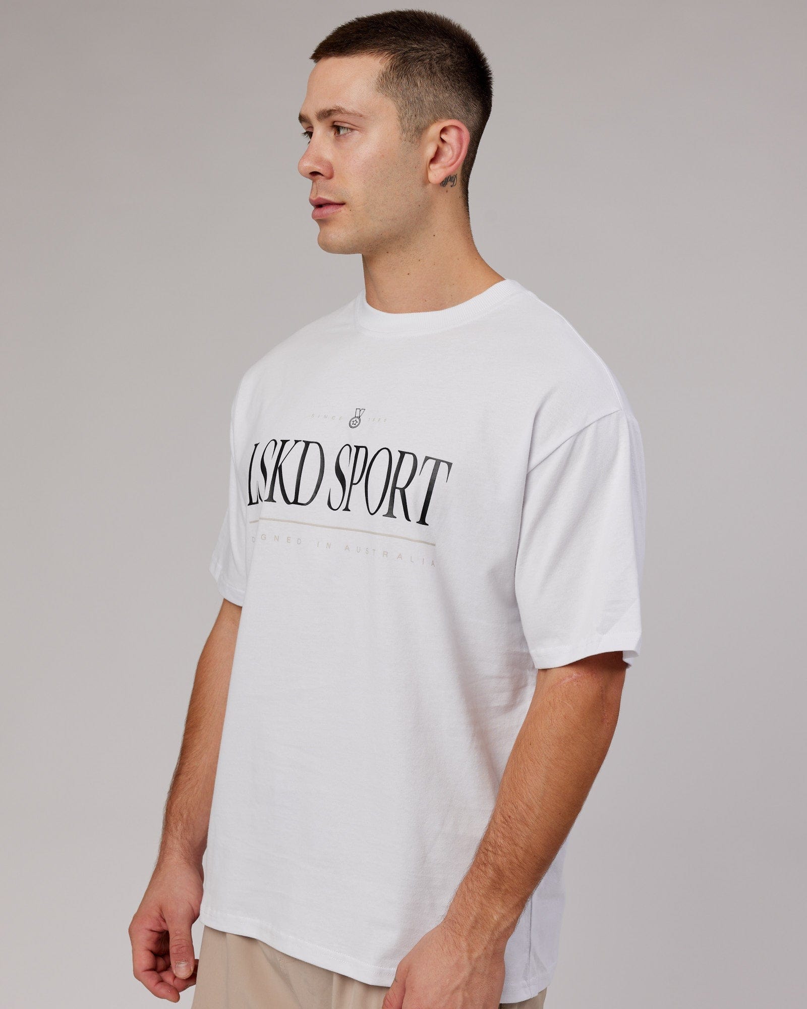 Model wearing Unisex Heritage Heavyweight Tee Oversize - White-Black-Oak