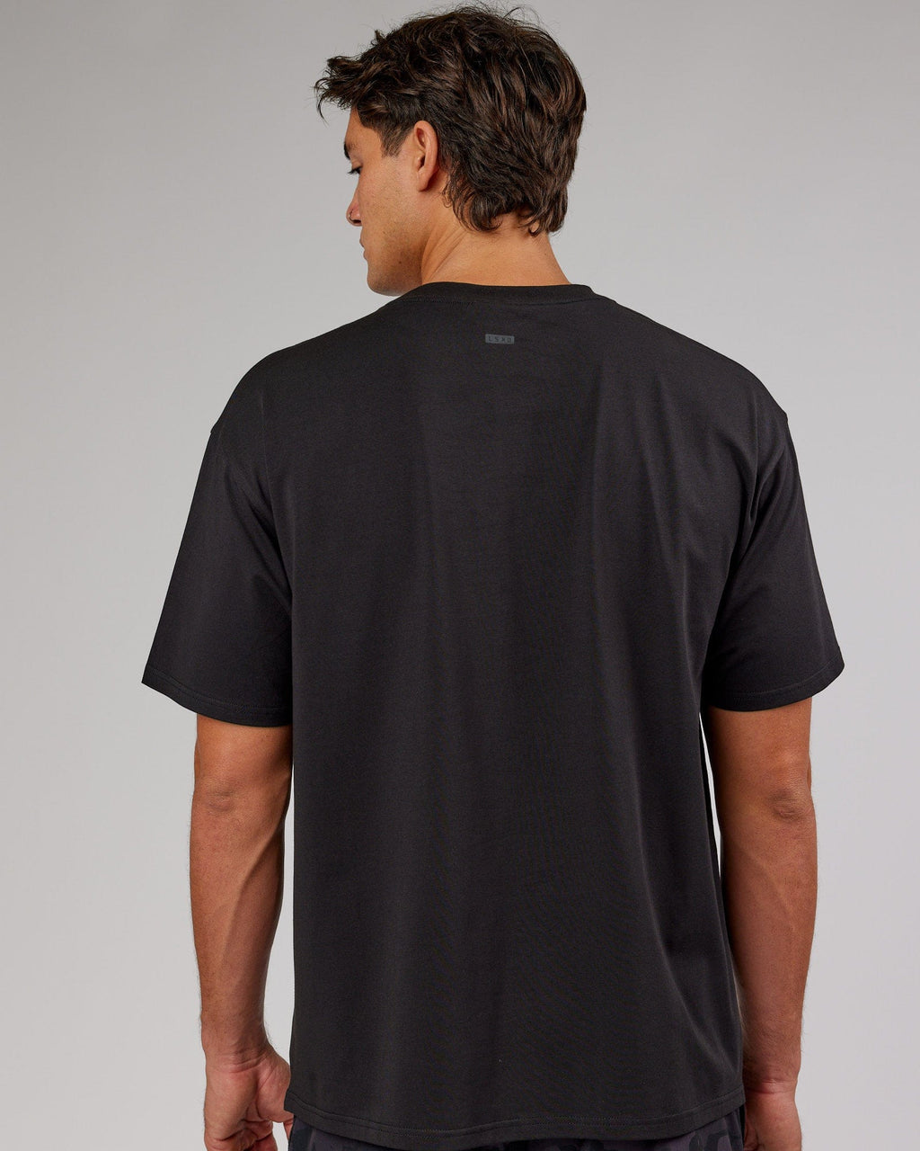 Model wearing Iconic FLXCotton Tee Oversize - Black-White