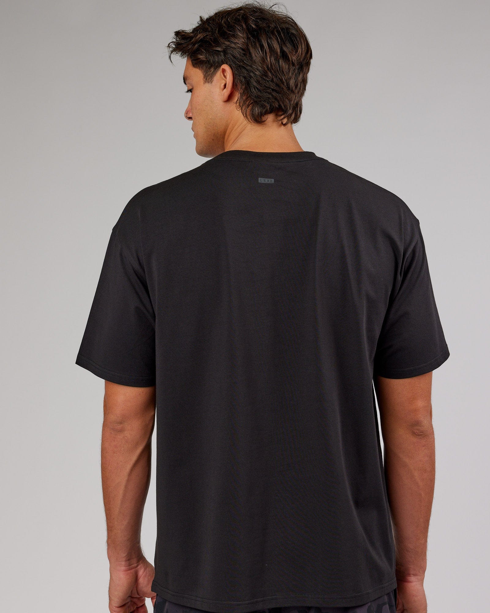 Model wearing Iconic FLXCotton Tee Oversize - Black-White