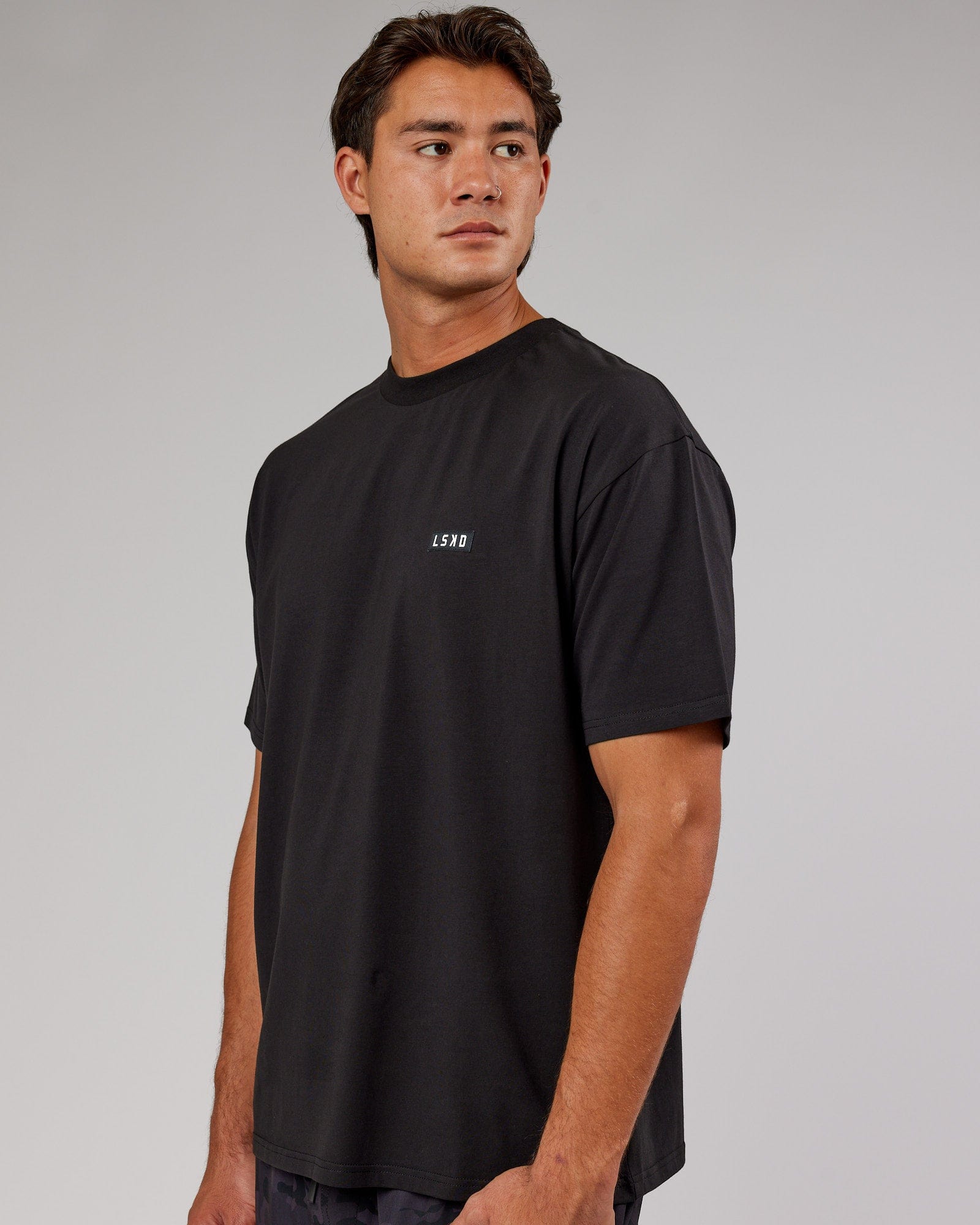 Model wearing Iconic FLXCotton Tee Oversize - Black-White