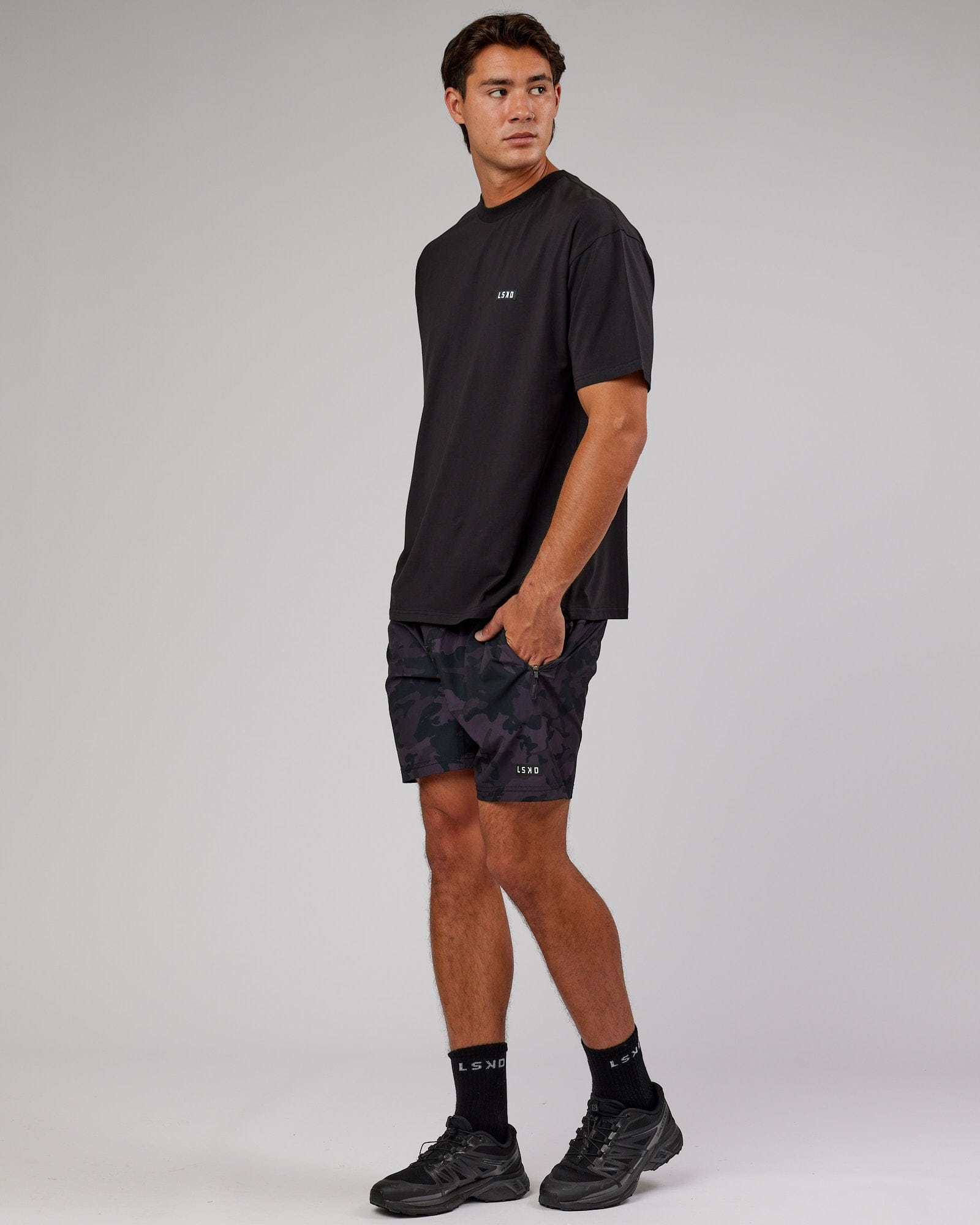 Model wearing Iconic FLXCotton Tee Oversize - Black-White