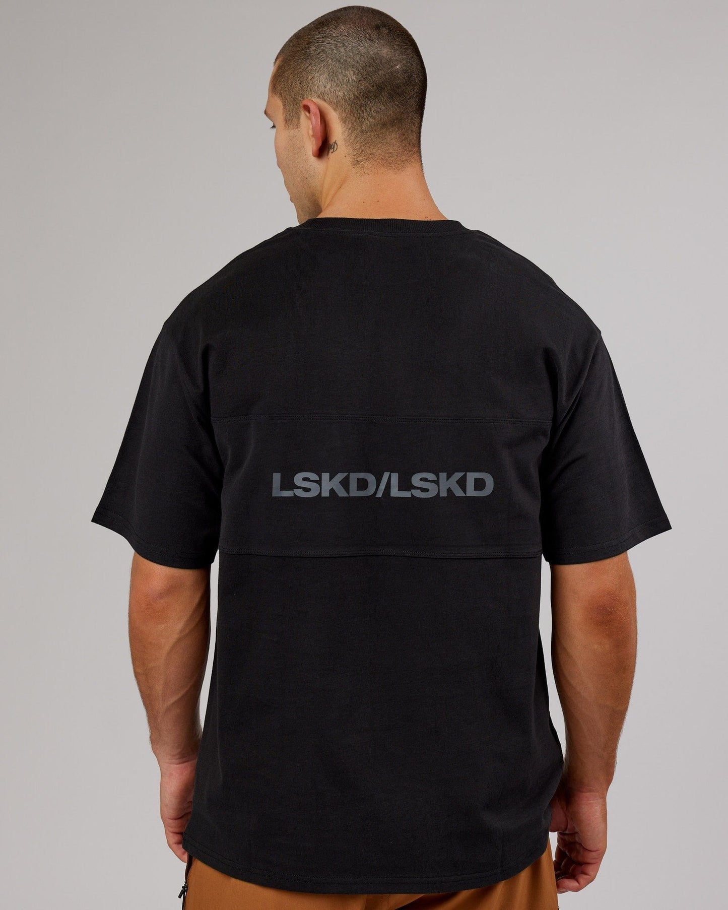 Model wearing Impact Heavyweight Tee Oversize - Black-Grey