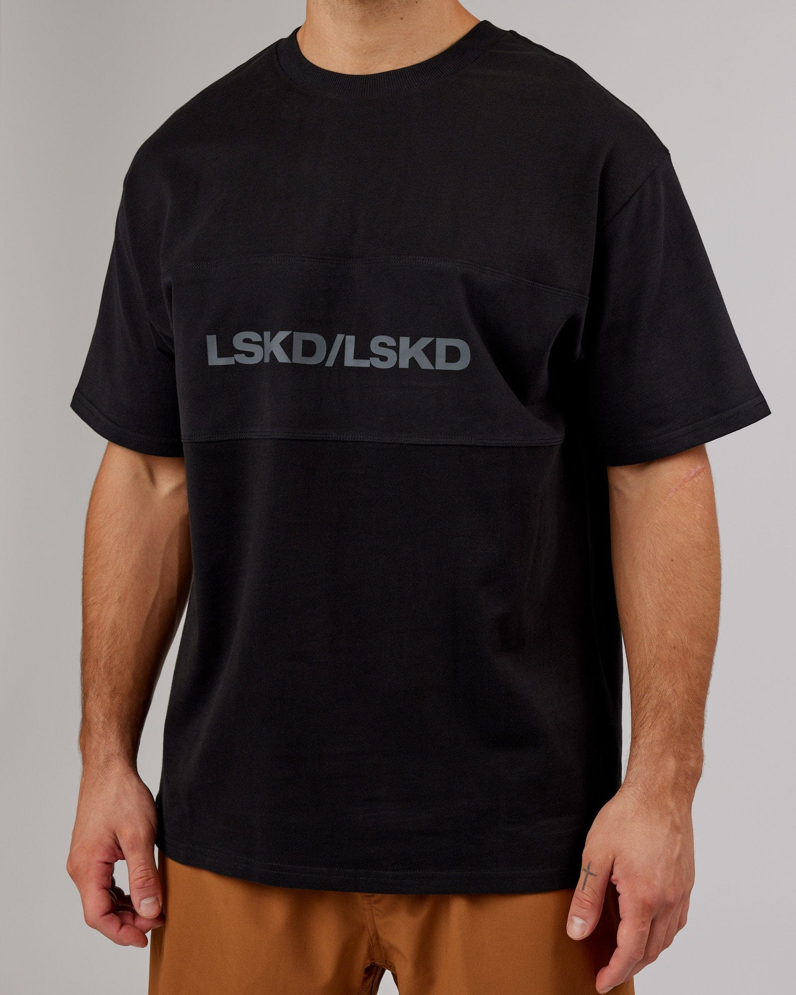 Model wearing Impact Heavyweight Tee Oversize - Black-Grey