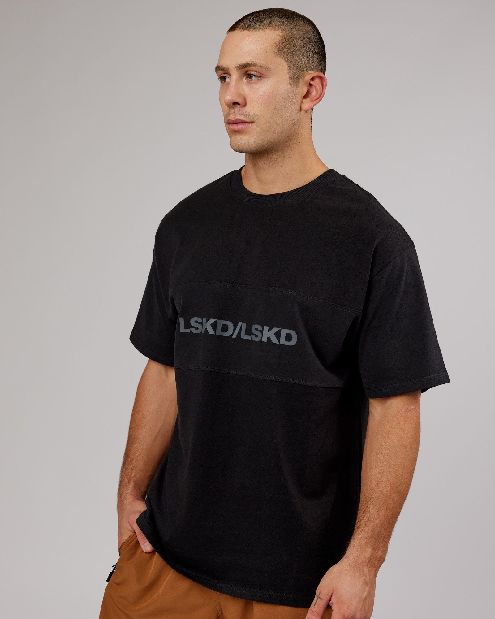 Model wearing Unisex Impact Heavyweight Tee Oversize - Black-Grey