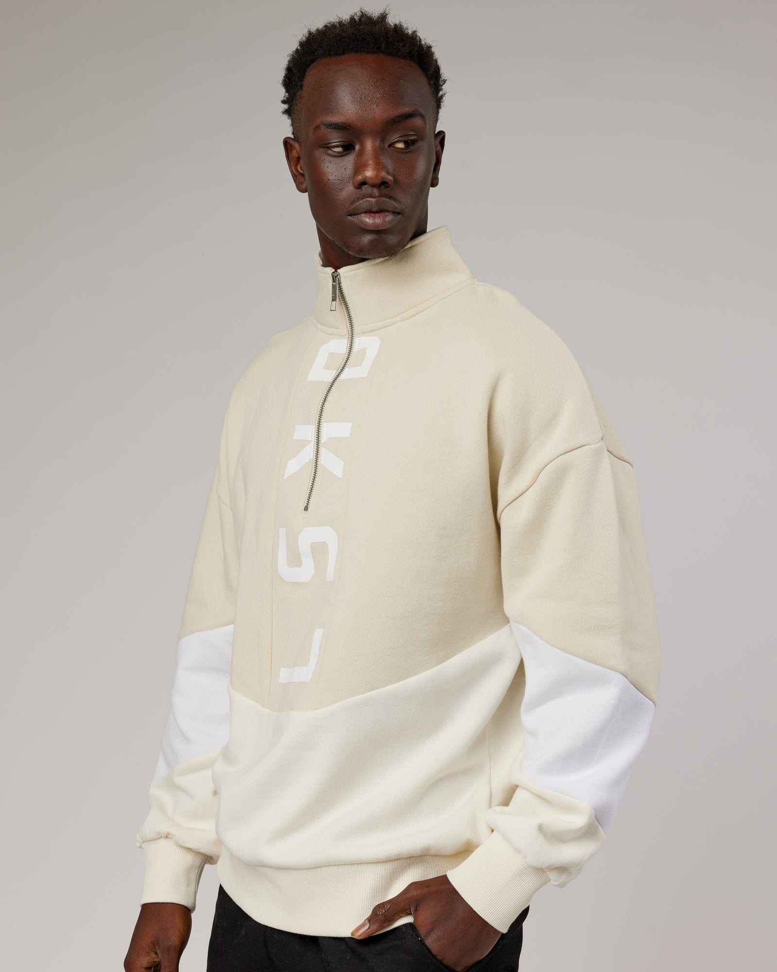 Model wearing Inversion Sweater Oversize - Almond Milk