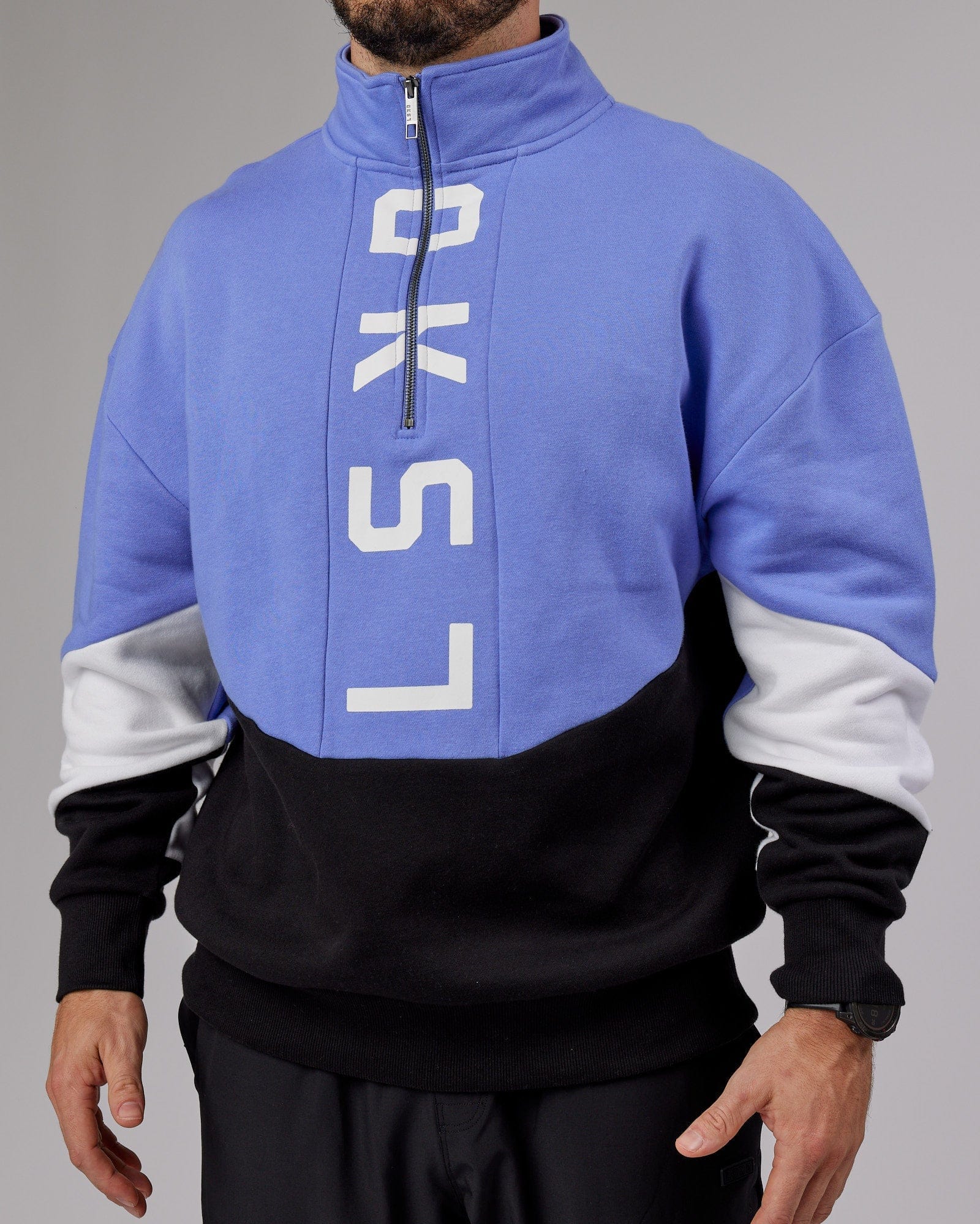 Model wearing Inversion Sweater Oversize - Cornflower Blue-Black