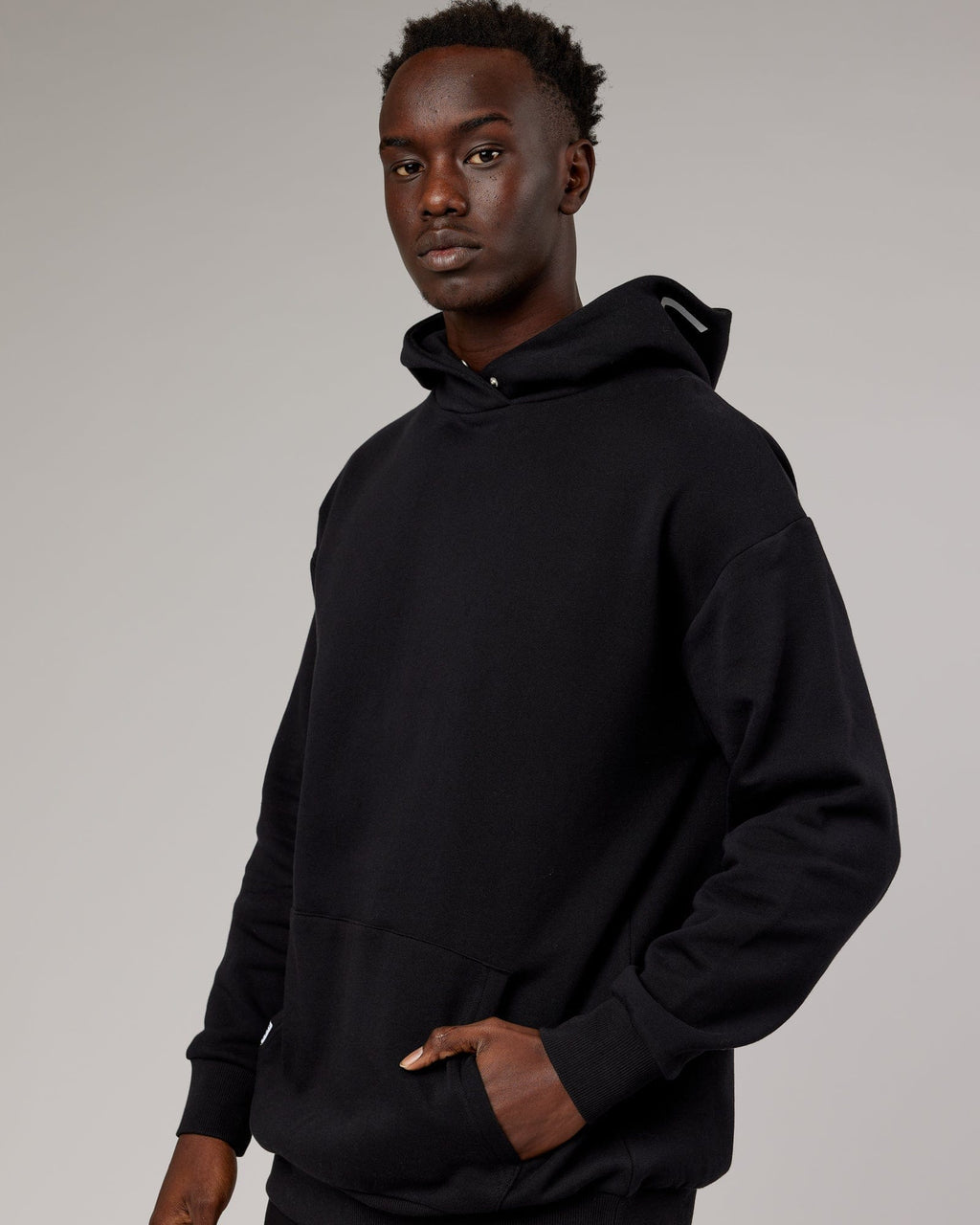 Model wearing Linear Hoodie Oversize - Black