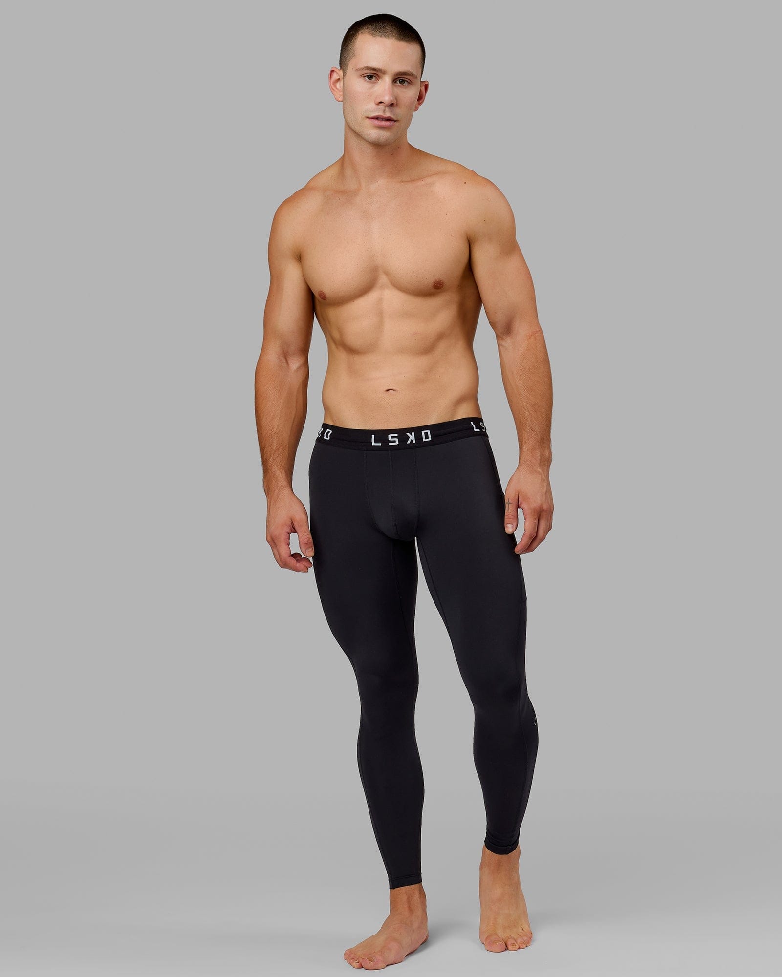 Model wearing Men's Perform Full Length Tight - Black