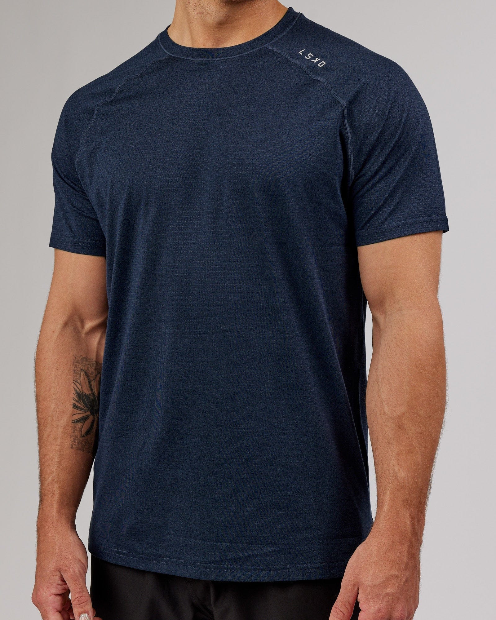 Model wearing Perform VapourFLX Tee - Navy Marl