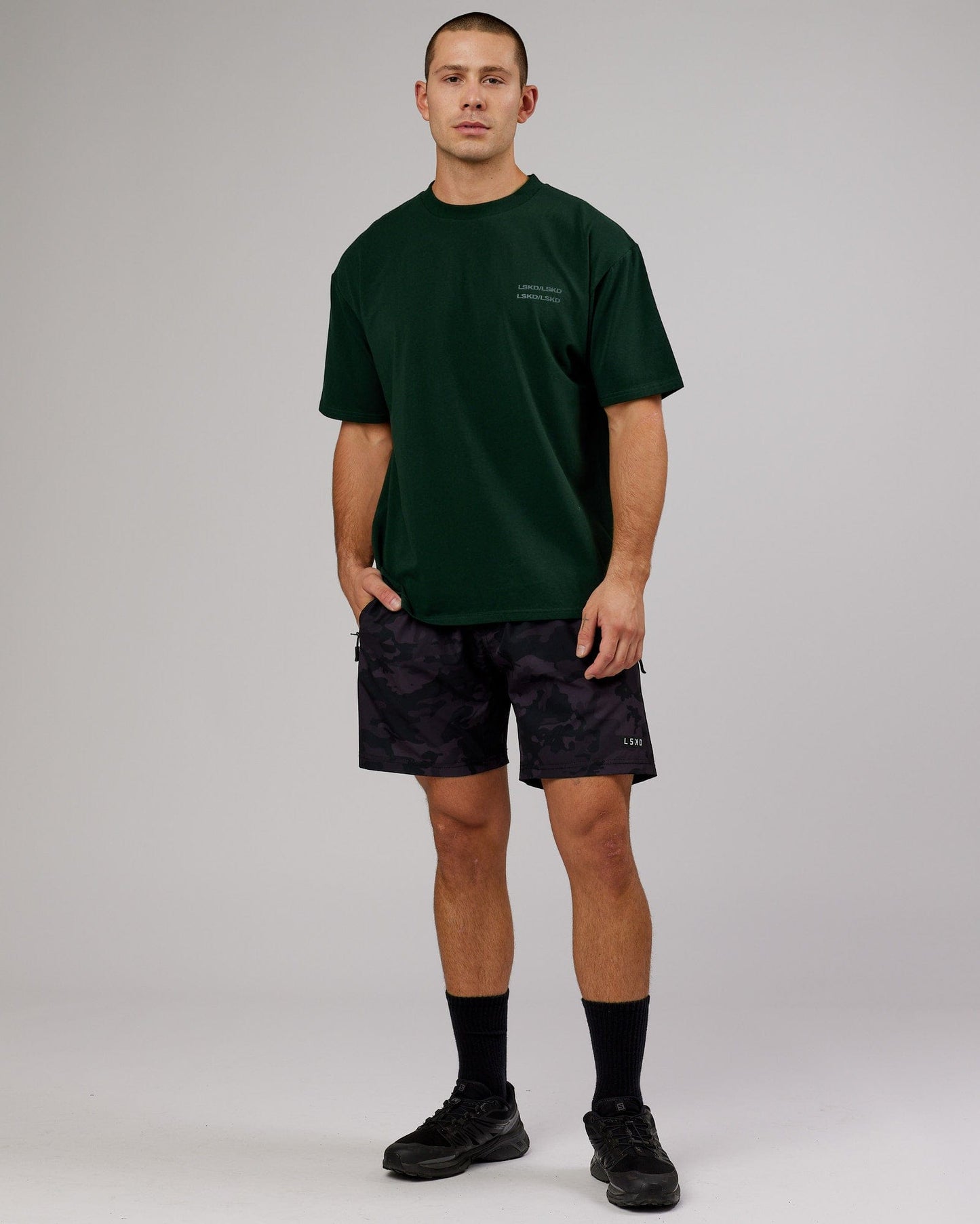 Model wearing Quad FLXCotton Tee Oversize - Forest
