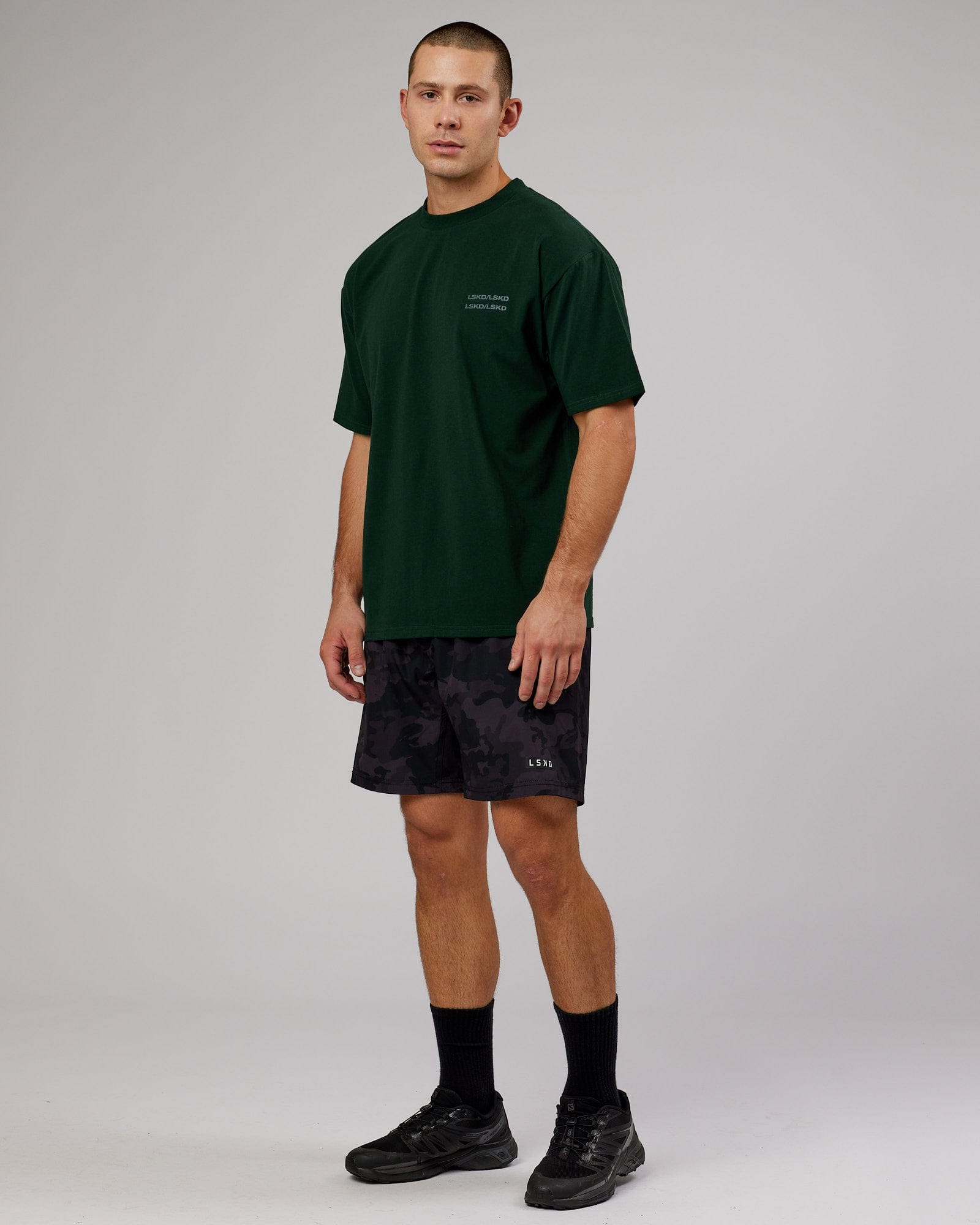Model wearing Quad FLXCotton Tee Oversize - Forest