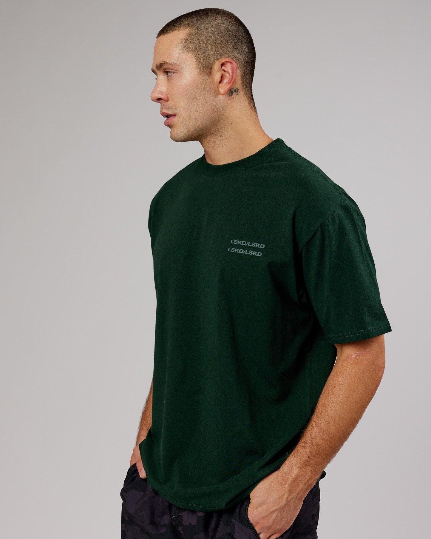 Model wearing Quad FLXCotton Tee Oversize - Forest