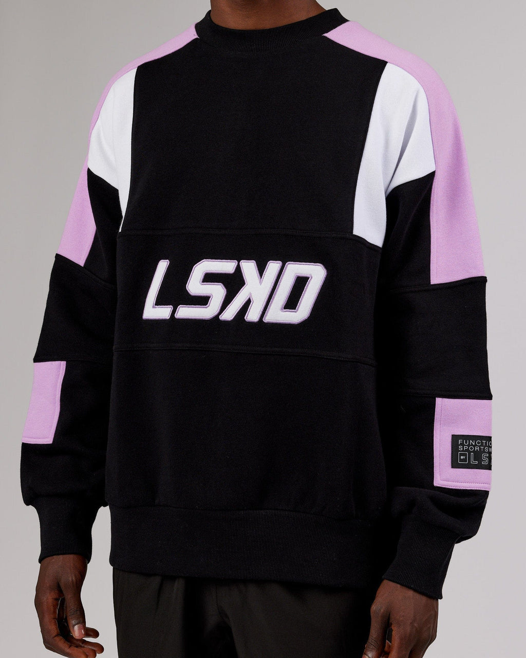 Model wearing Slam Sweater Oversize - Black-Lilac