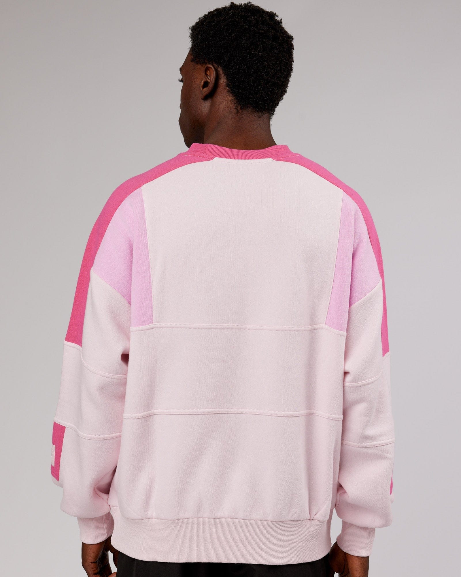 Model wearing Slam Sweater Oversize - Pink Multi