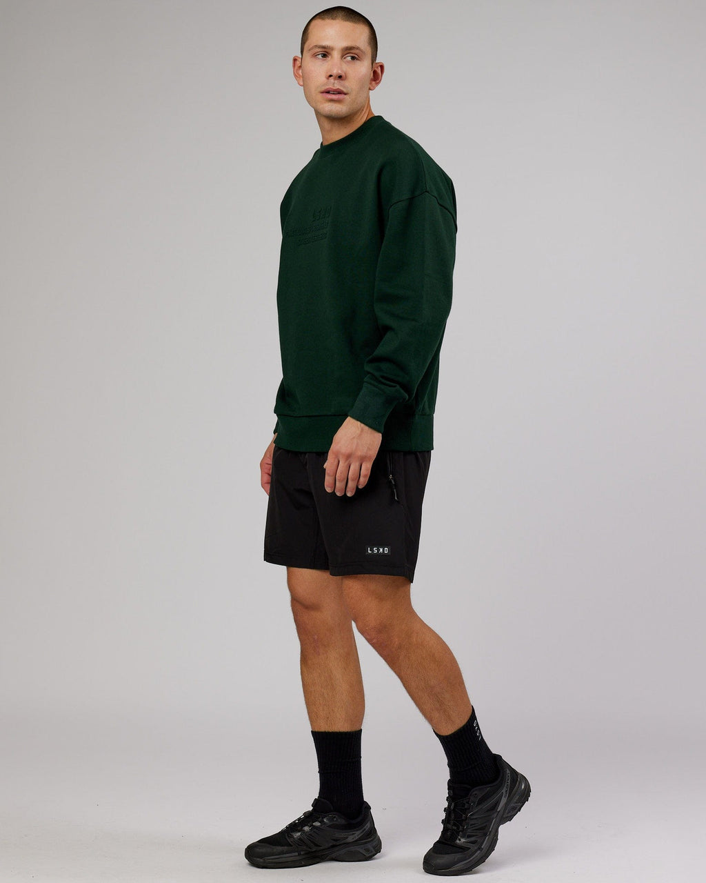 Model wearing Ultimate Comfort Sweater Oversize - Forest