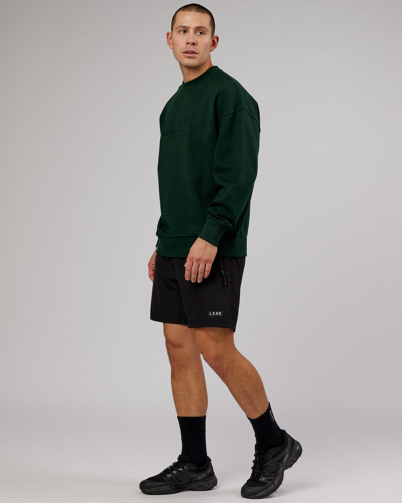 Model wearing Ultimate Comfort Sweater Oversize - Forest