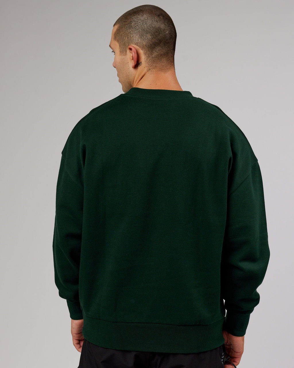 Model wearing Ultimate Comfort Sweater Oversize - Forest