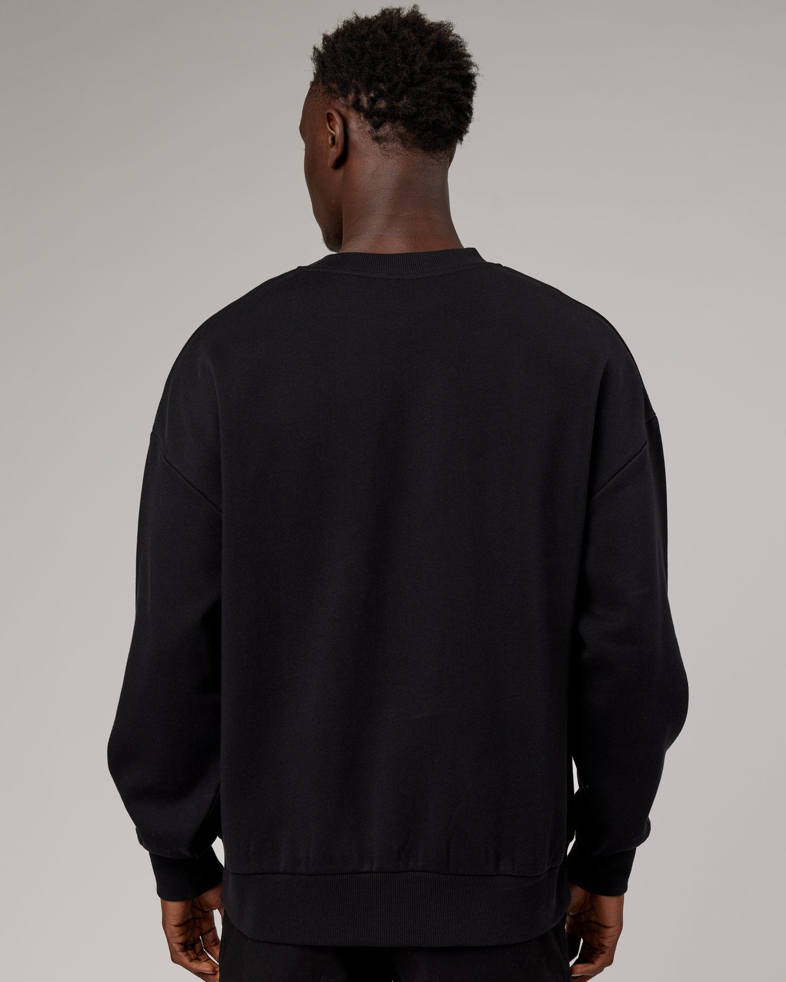 Model wearing Upright Sweater Oversize - Black