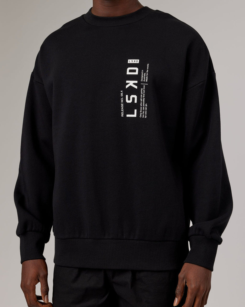 Model wearing Upright Sweater Oversize - Black