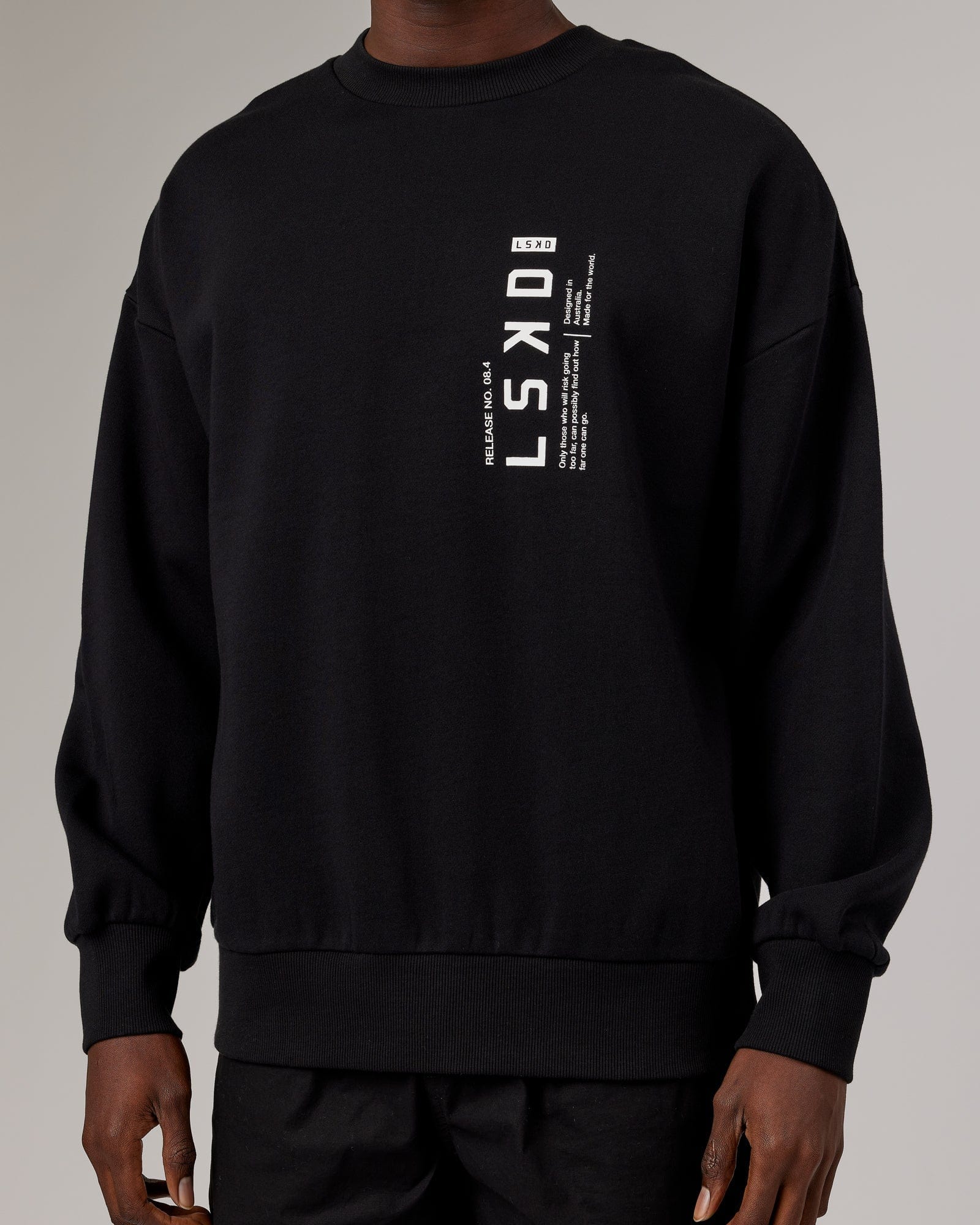 Model wearing Upright Sweater Oversize - Black