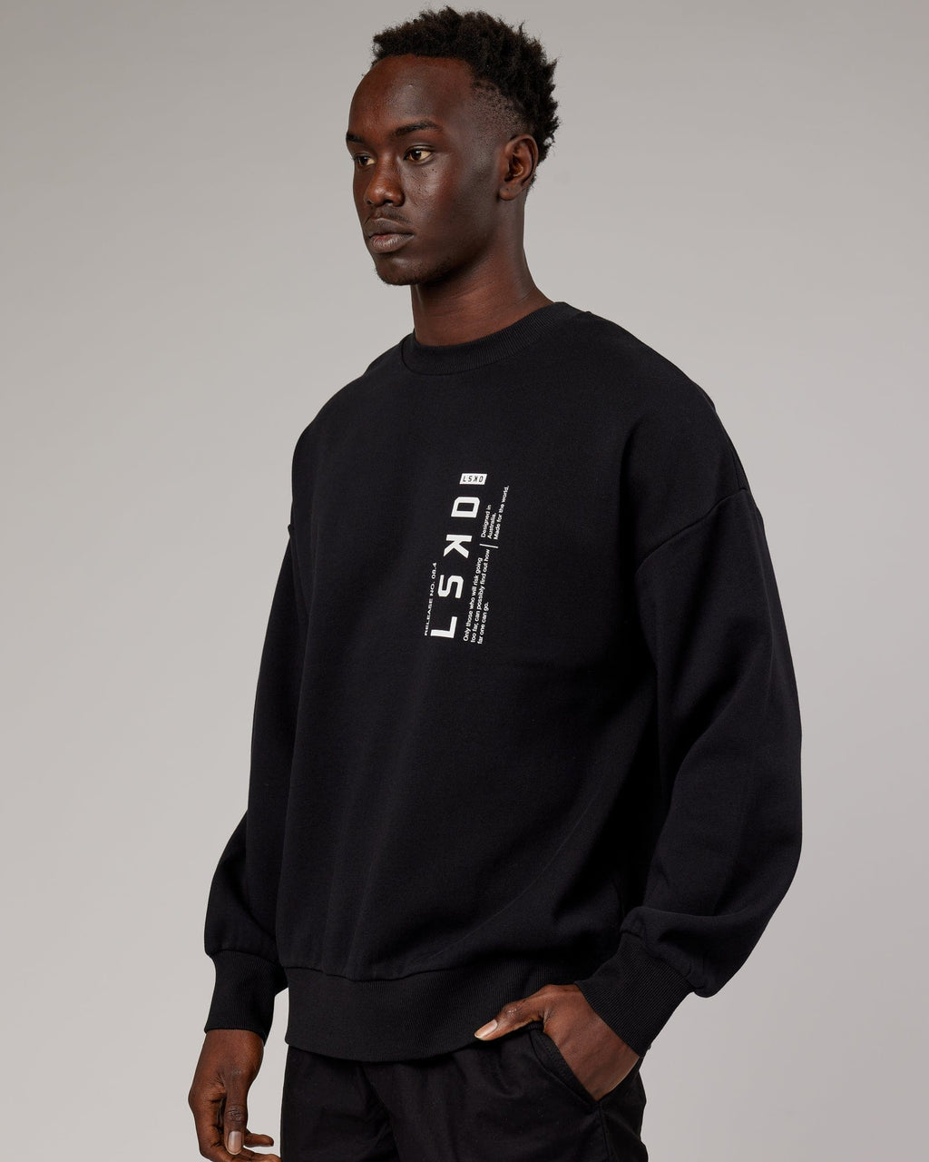 Model wearing Upright Sweater Oversize - Black