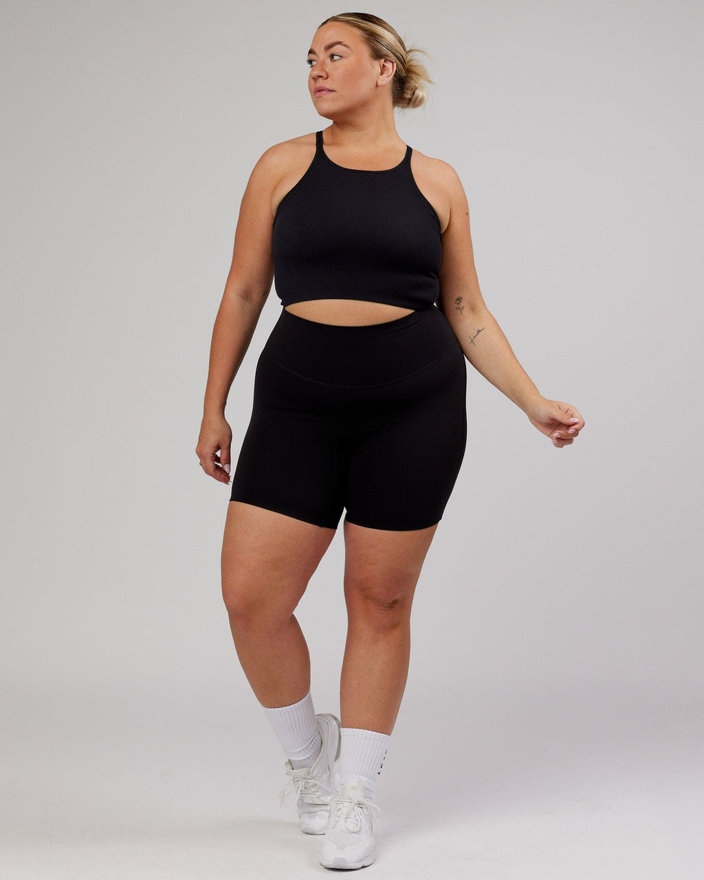 Model wearing Minimal Seamless Crop Ribbed Tank - Black