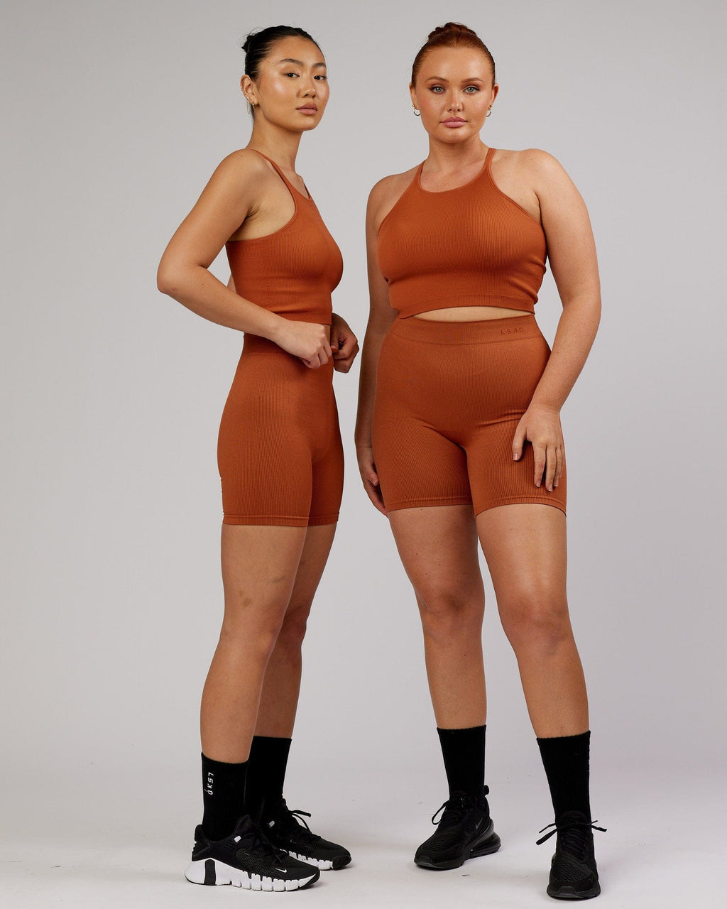 Model wearing Minimal Seamless Rib Bike Short - Auburn