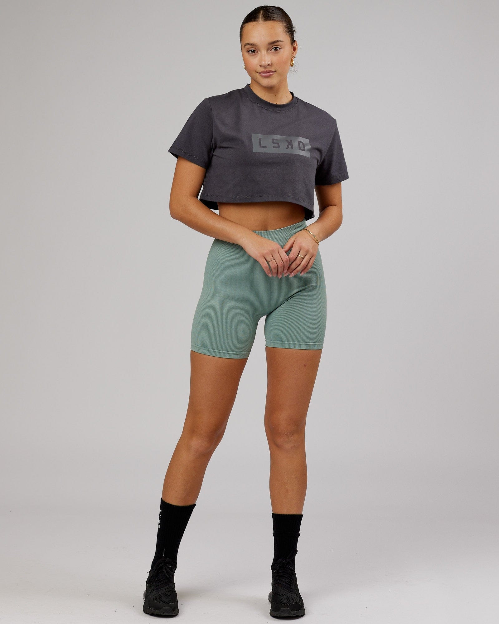 Model wearing Rapid FLXDRY Cropped Tee - Asphalt