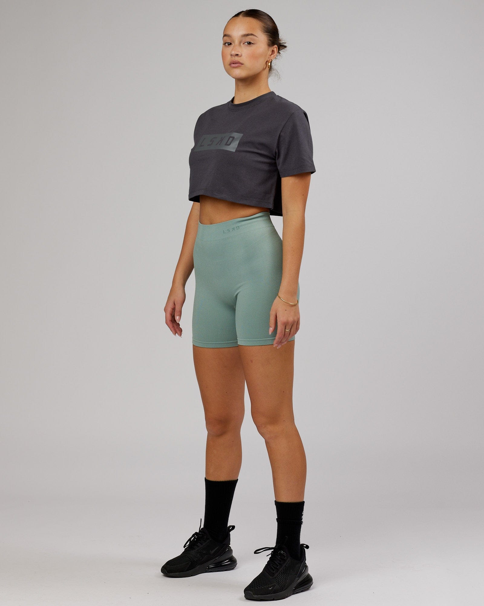 Model wearing Rapid FLXDRY Cropped Tee - Asphalt