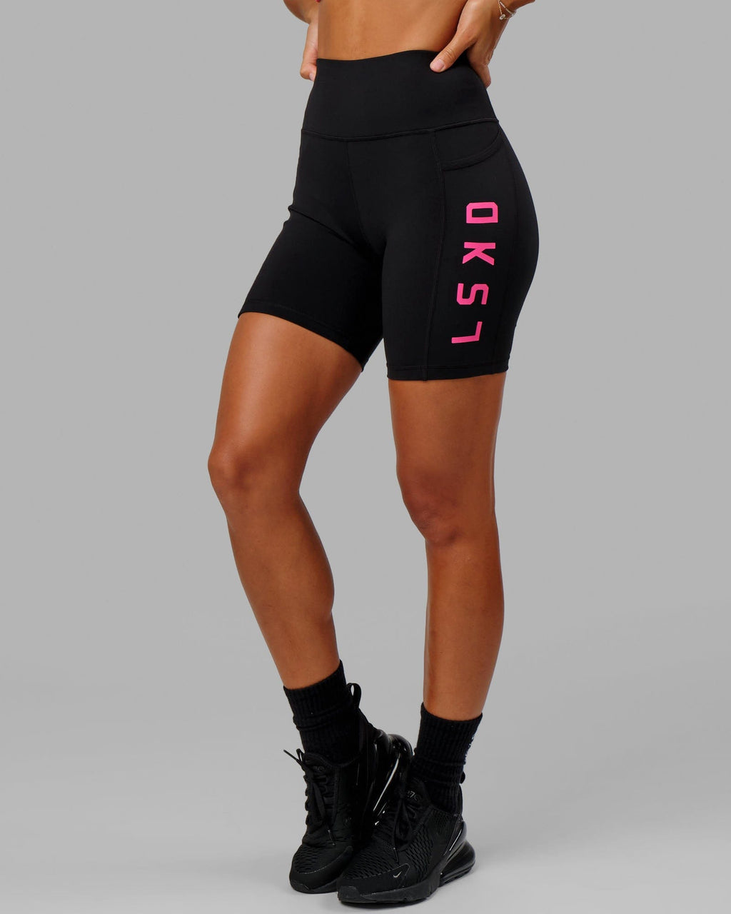 Model wearing Rep Mid Short Tight - Black-Boysenberry