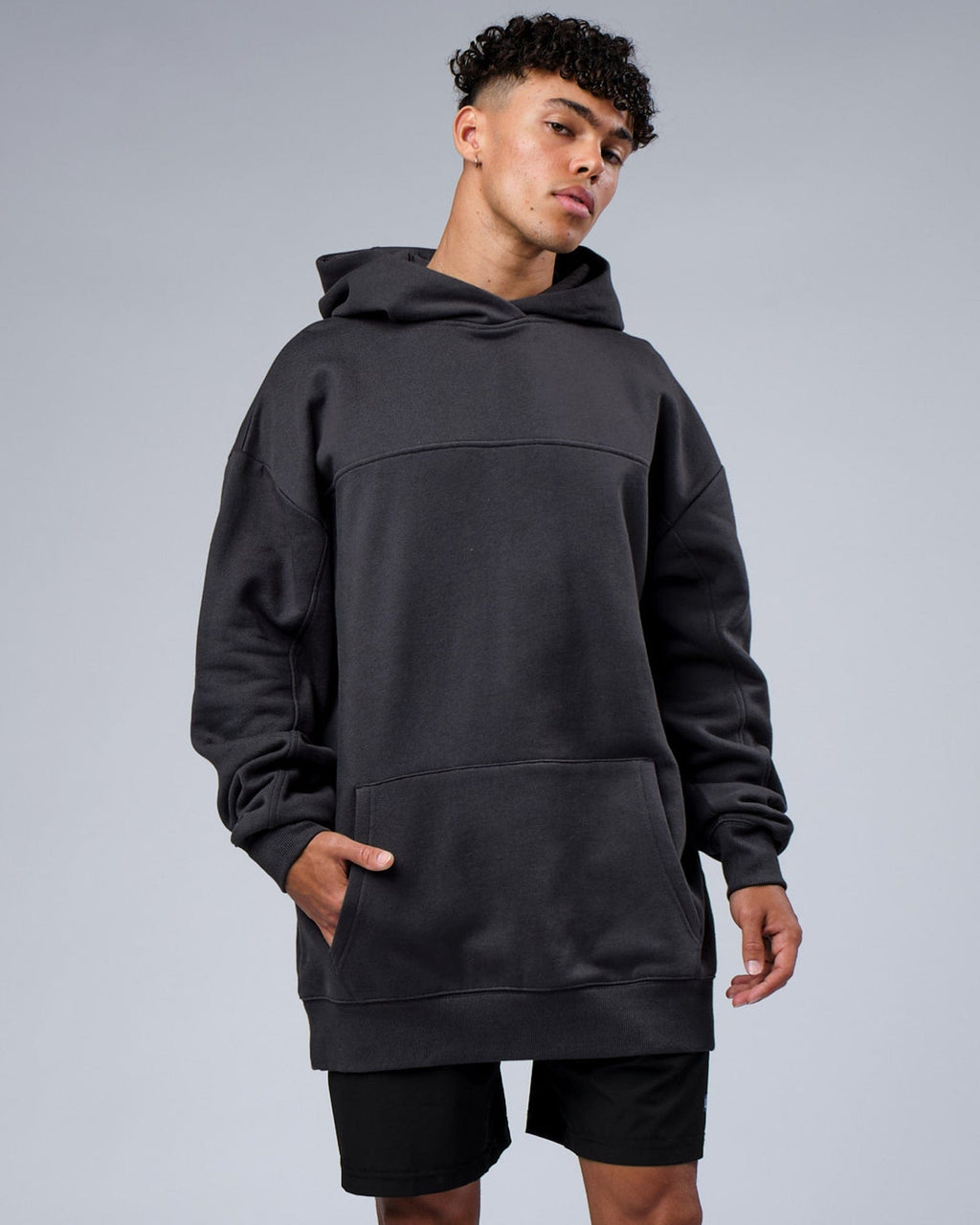 Model wearing Zone Hoodie Oversize - Phantom
