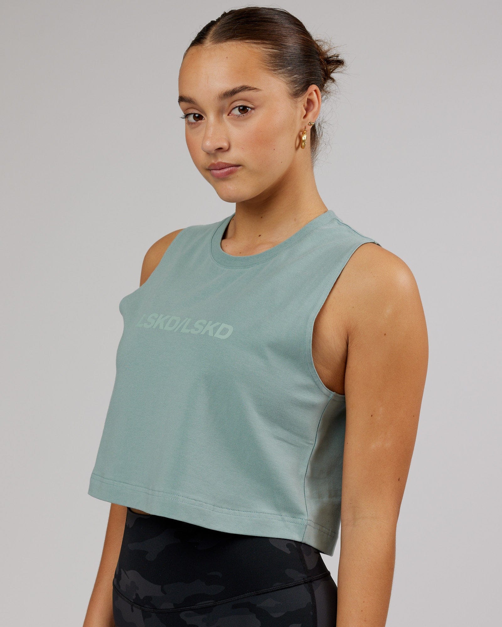 Model wearing Speedway FLXCotton Cropped Tank - Frost