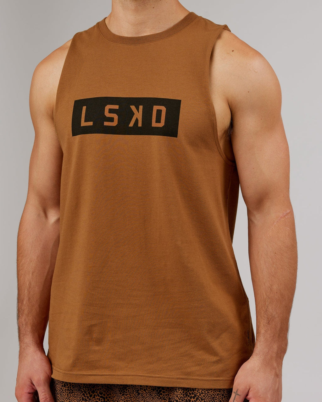 Model wearing Strength FLXDRY Training Fit Performance Tank - Camel