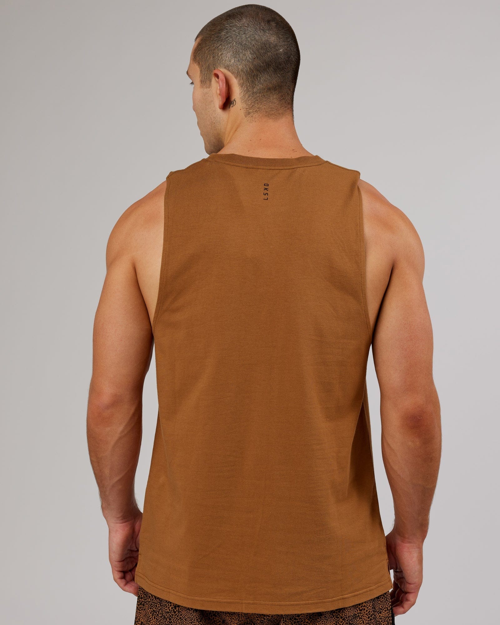 Model wearing Strength FLXDRY Training Fit Performance Tank - Camel